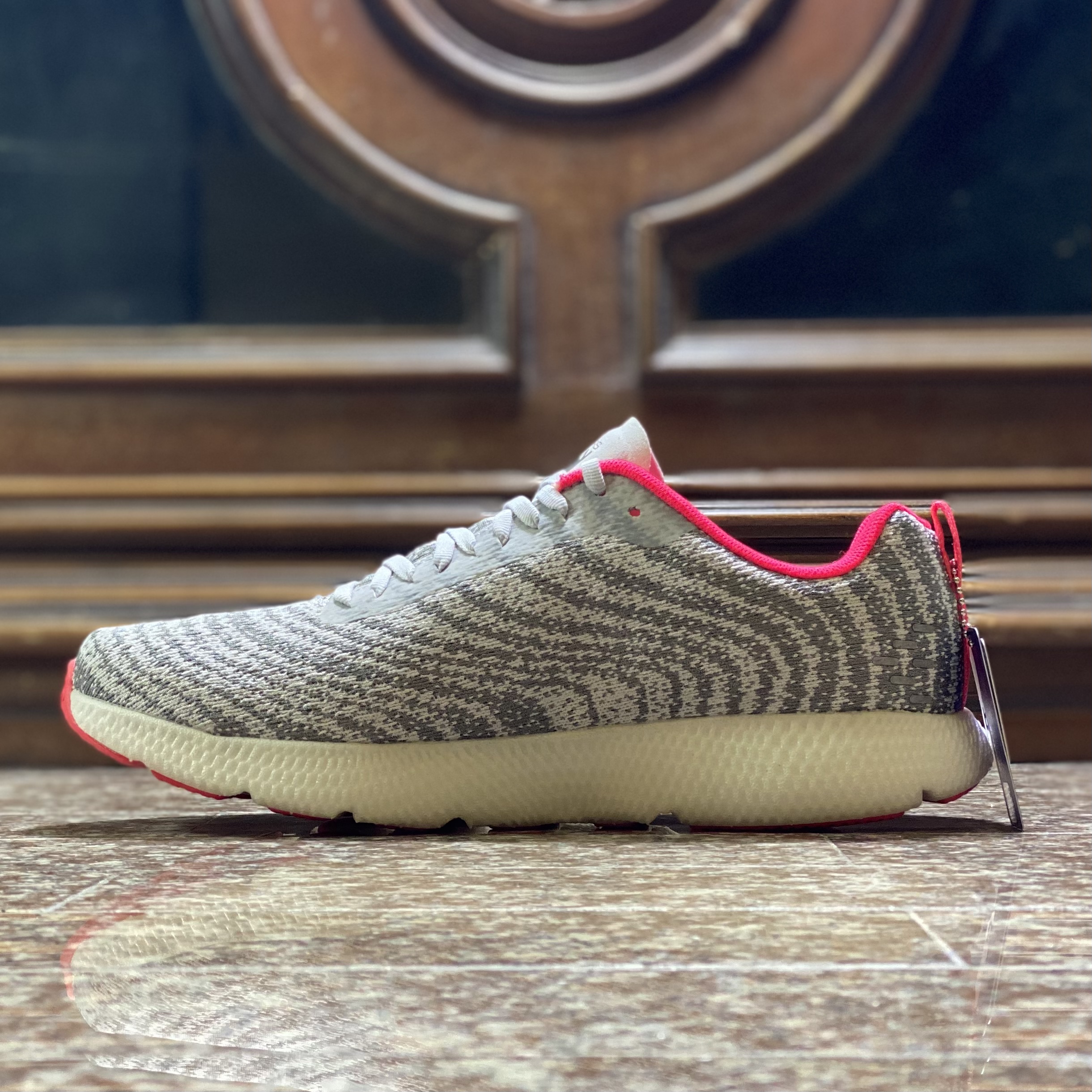 รองเท้าวิ่ง Skechers GOrun 7+ ‘HyperBurst’ (W11US)