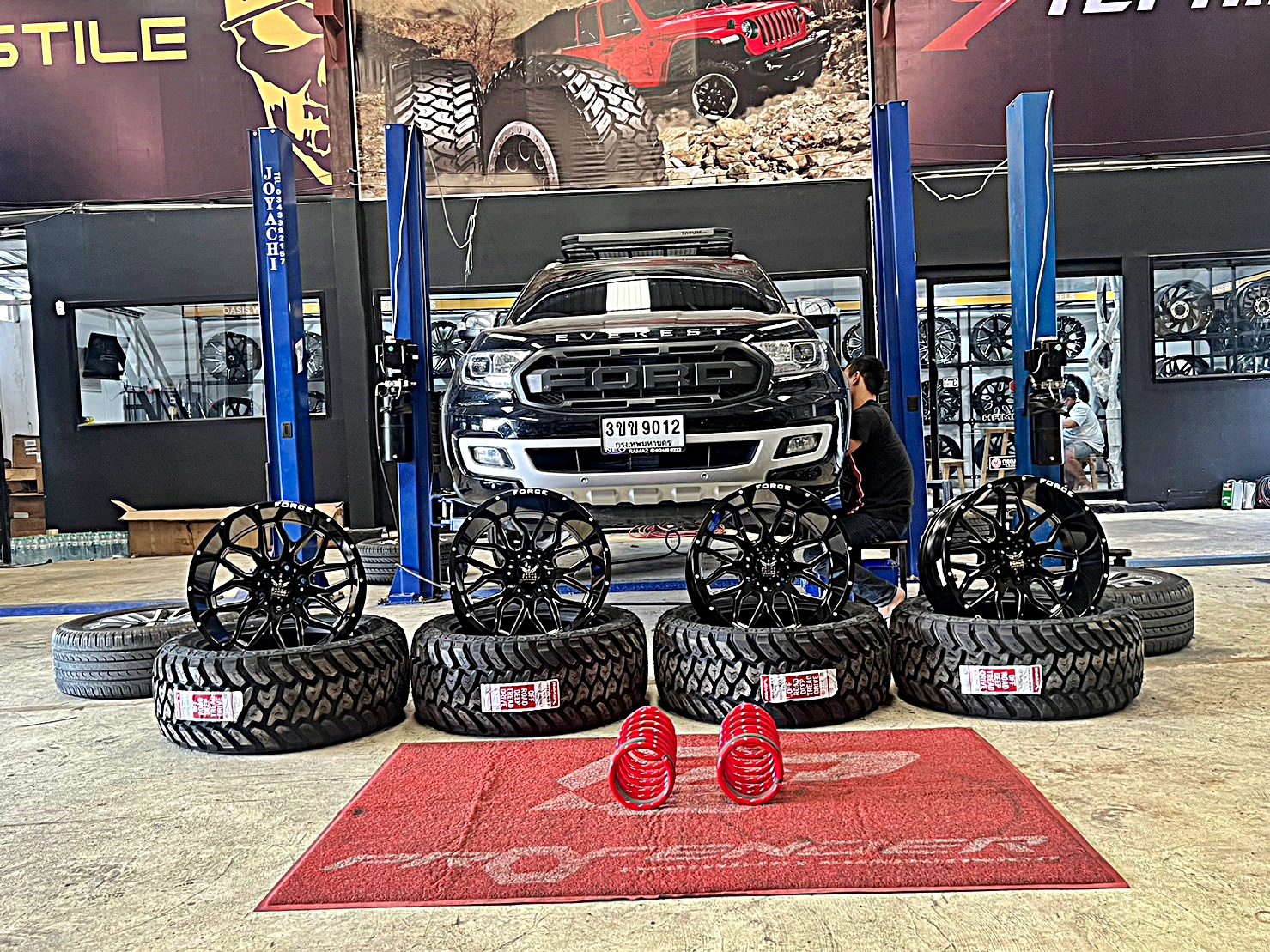 FORD EVEREST แต่งทรงเมกาที่ STEP9