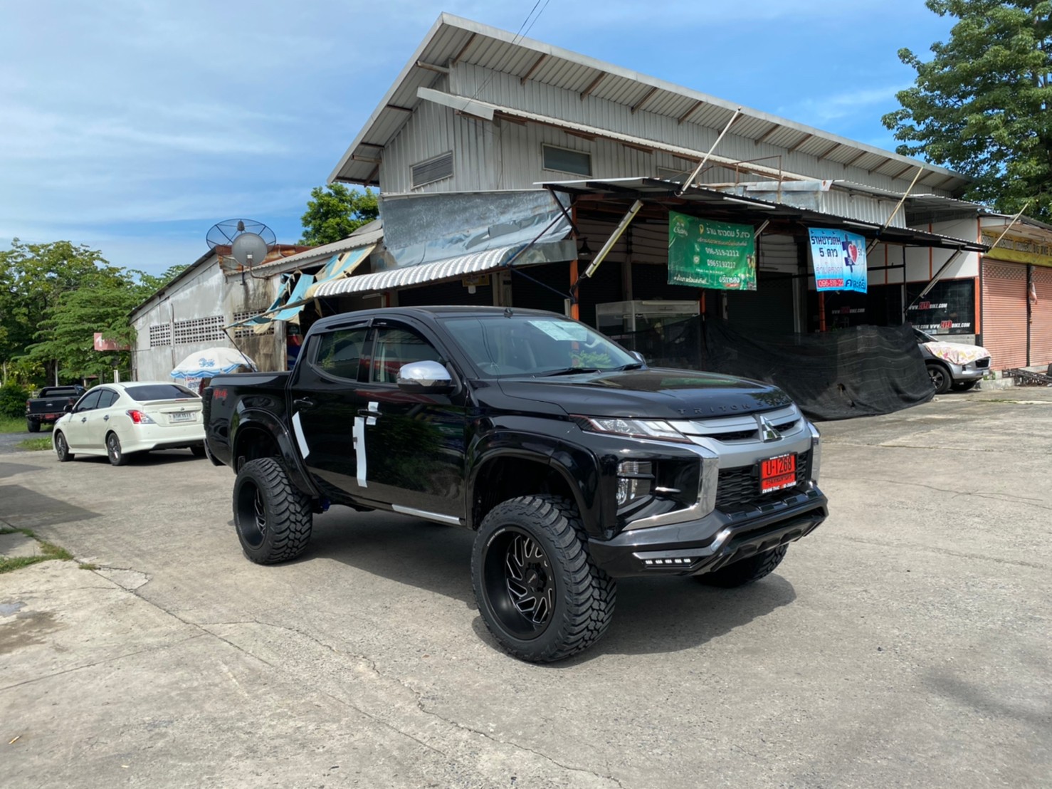 TRITON ป้ายแดงจัดทรงเมกาที่ STEP9