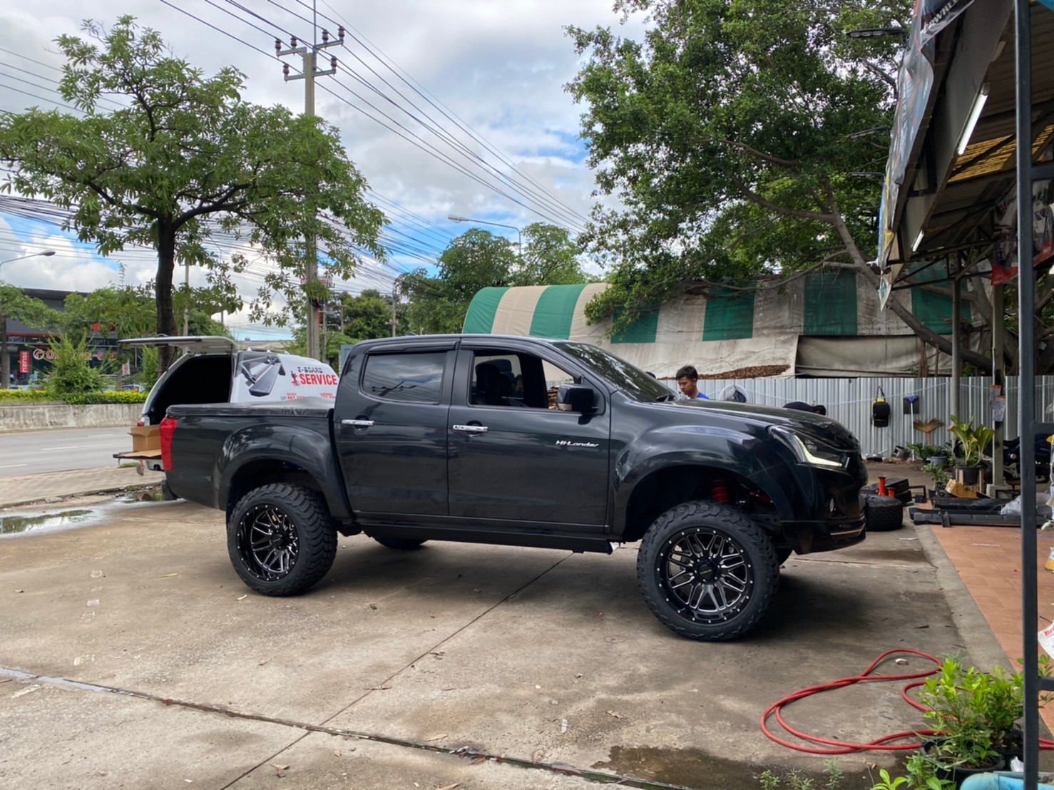 D-MAX จัดทรงเมกา ที่ STEP9 หล่อทุกลำ