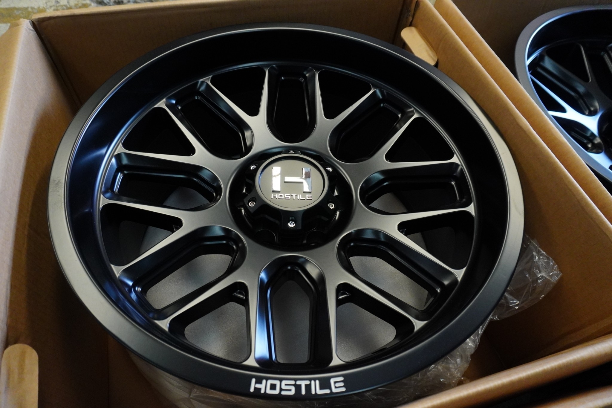 HOSTILE H120 20X10.0 ET-19 ดำด้าน