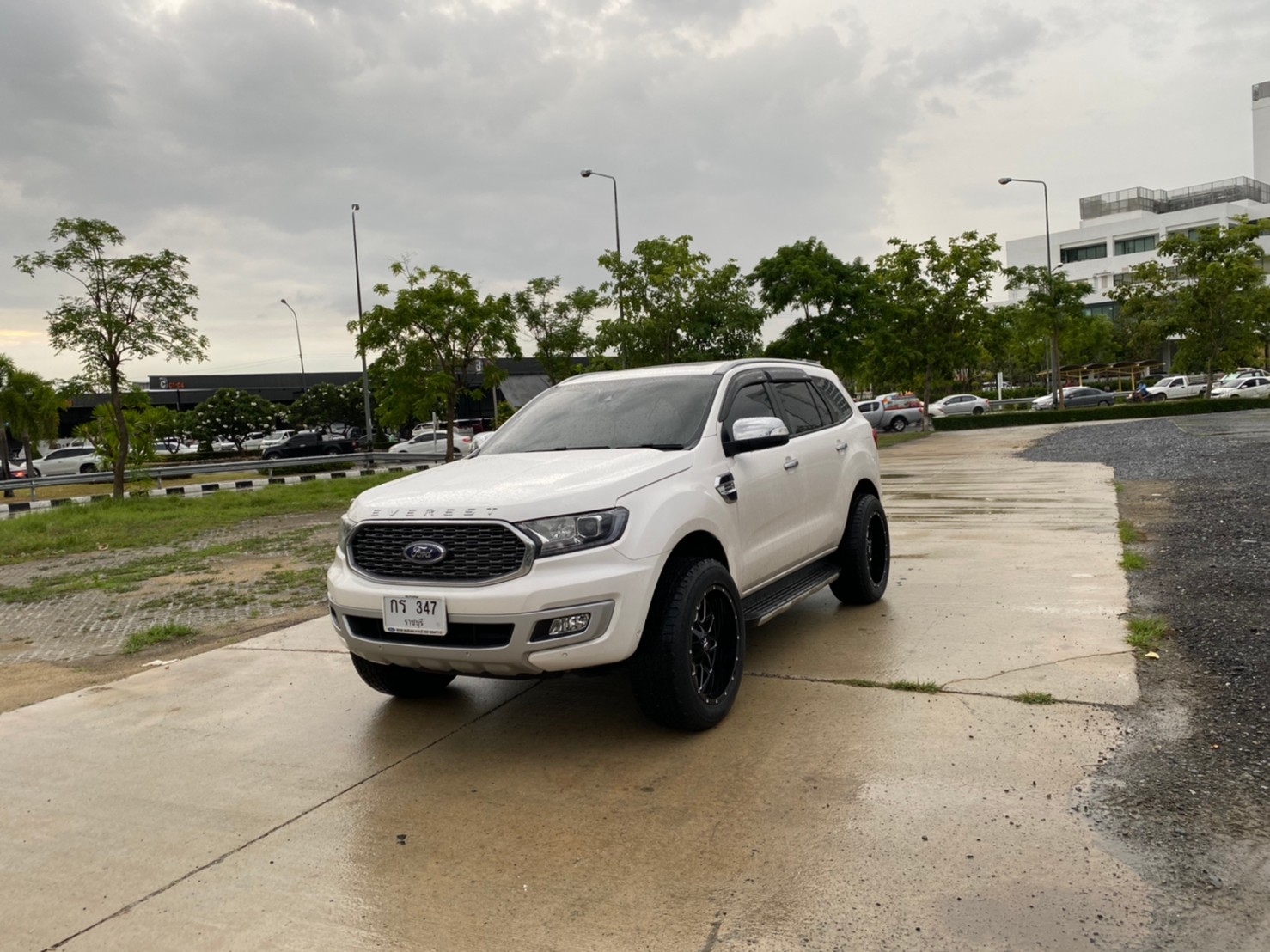 FORD EVEREST แบบไม่ยก