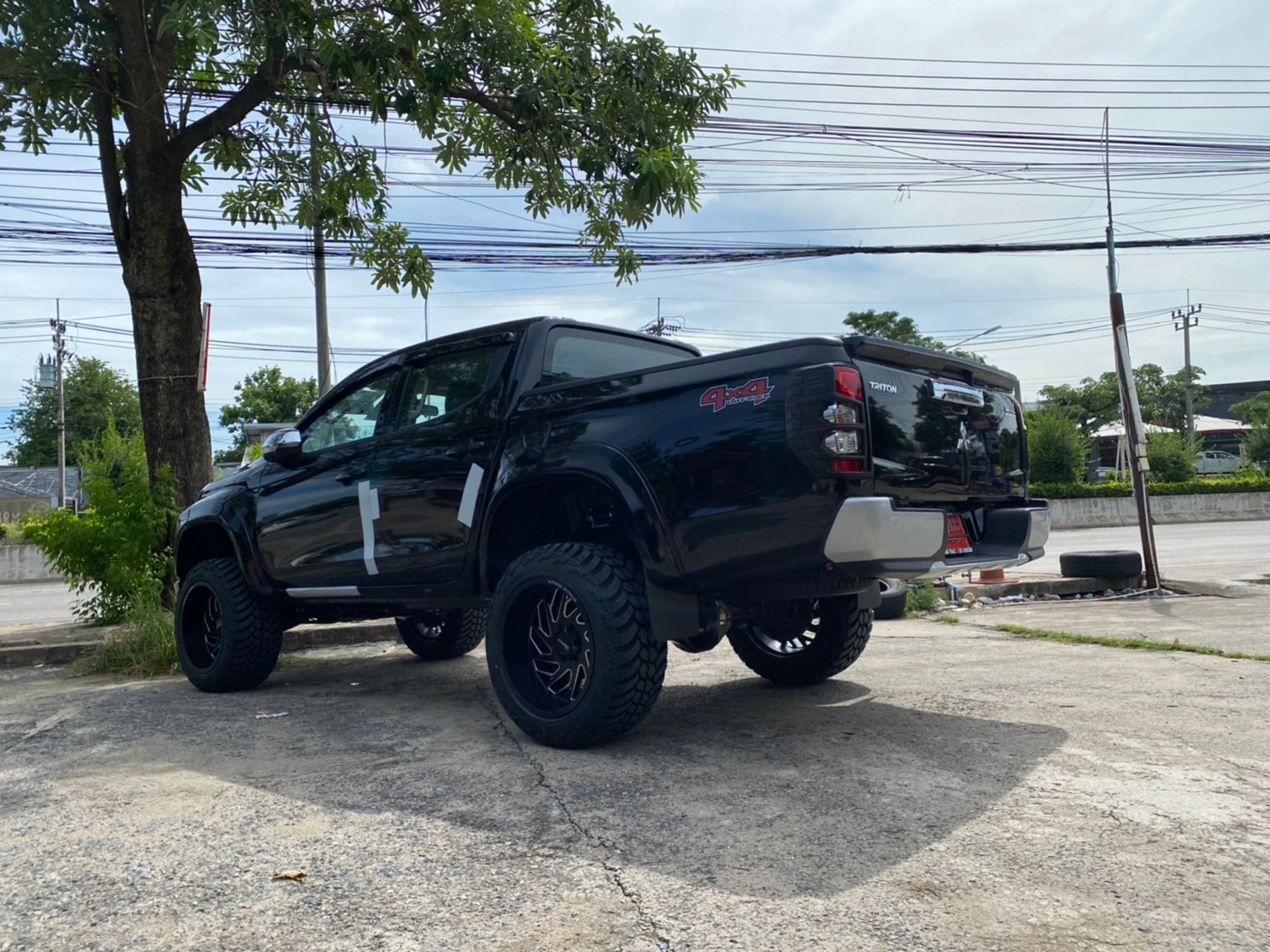 TRITON ป้ายแดงจัดทรงเมกาที่ STEP9