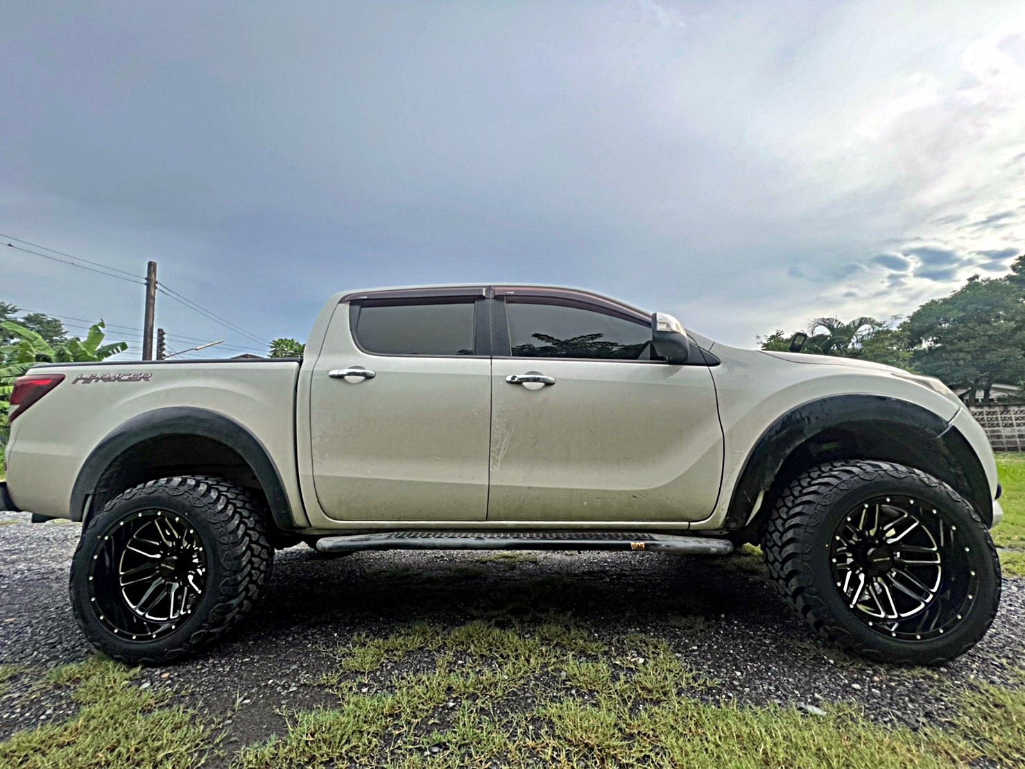 ตัวอย่างการแต่งรถแนวเมกา สำหรับ MAZDA