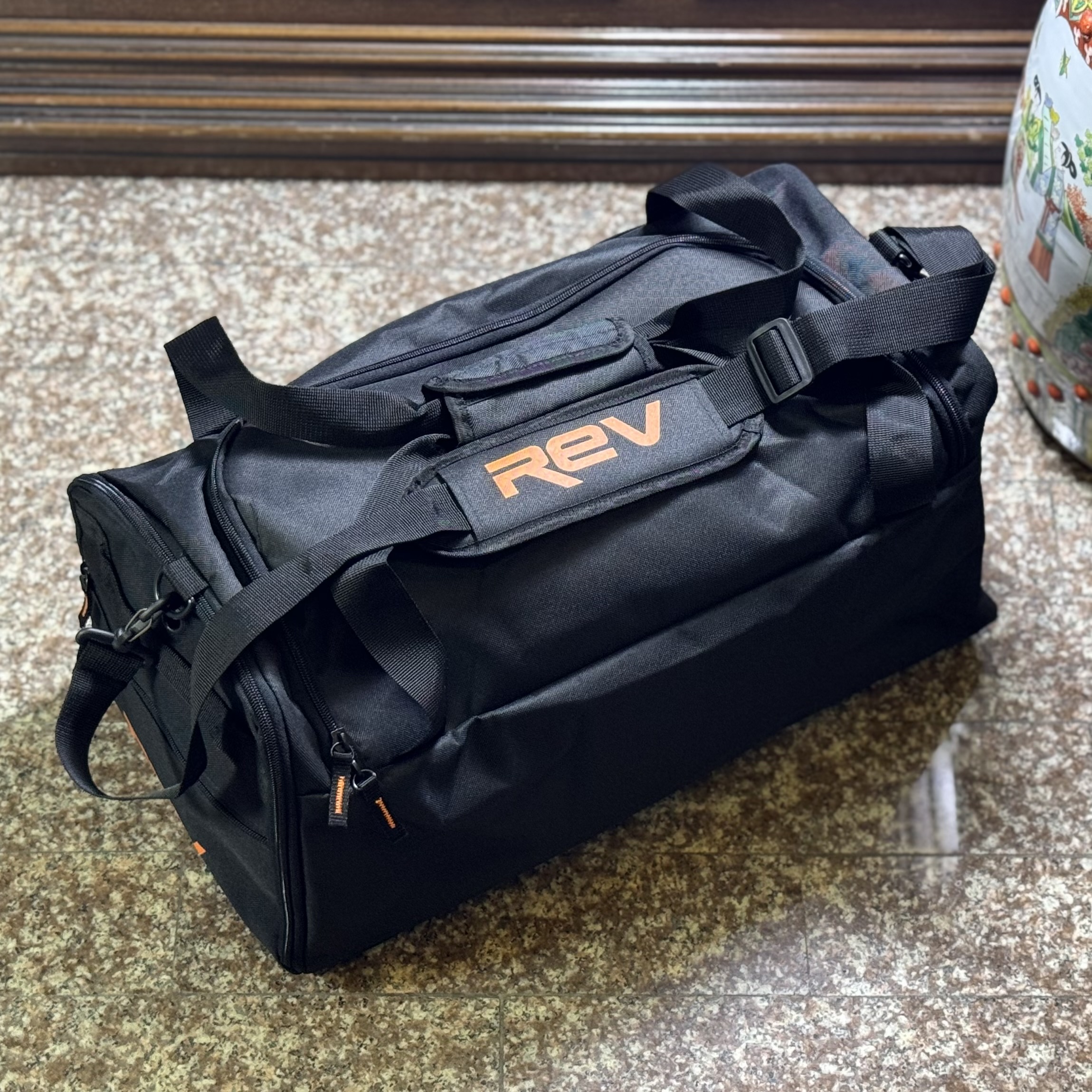 กระเป๋า REV RUNNR Duffle Bag ‘BLACK’ (41L)