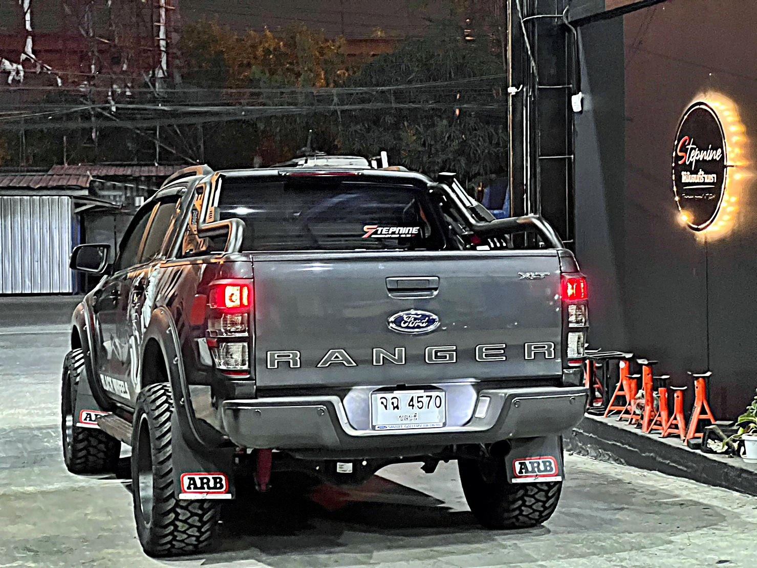 FORD RANGER แต่งทรงเมกาที่ STEP9