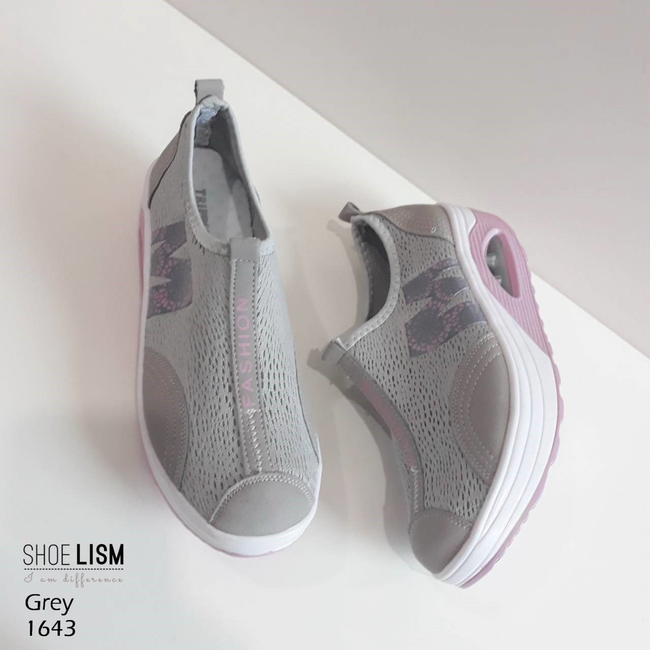 รองเท้าผ้าใบเกาหลี