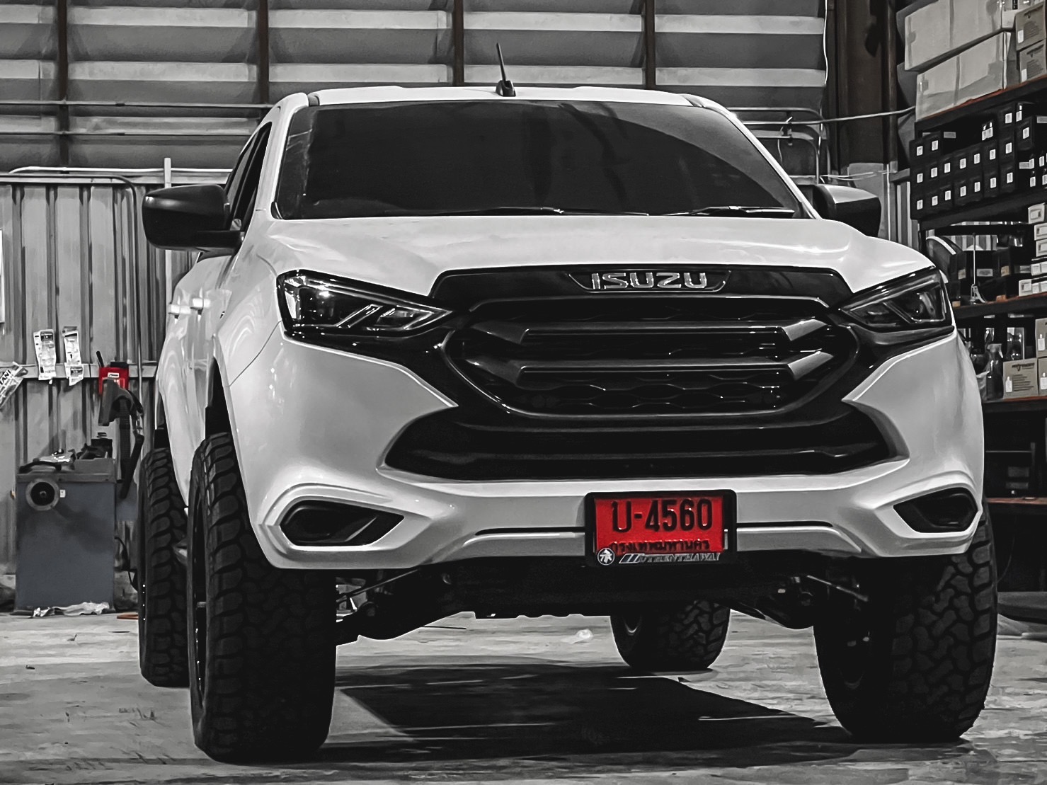 ISUZU MU-X แต่งทรงเมกาที่ STEP9