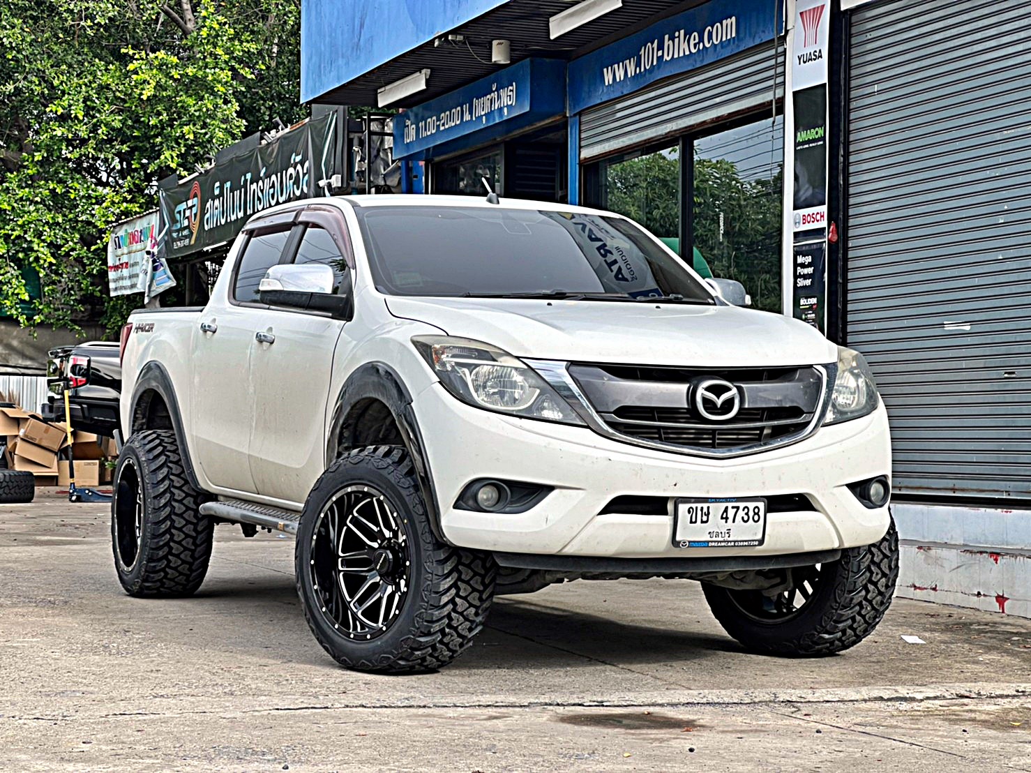 ตัวอย่างการแต่งรถแนวเมกา สำหรับ MAZDA