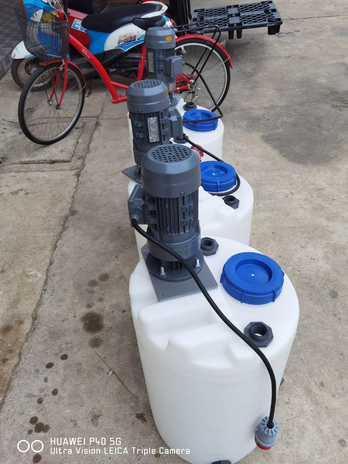 ถังผสม(PE)น้ำยา + พร้อมมอเตอร์หัวปั่น ขนาด 300 ลิตร