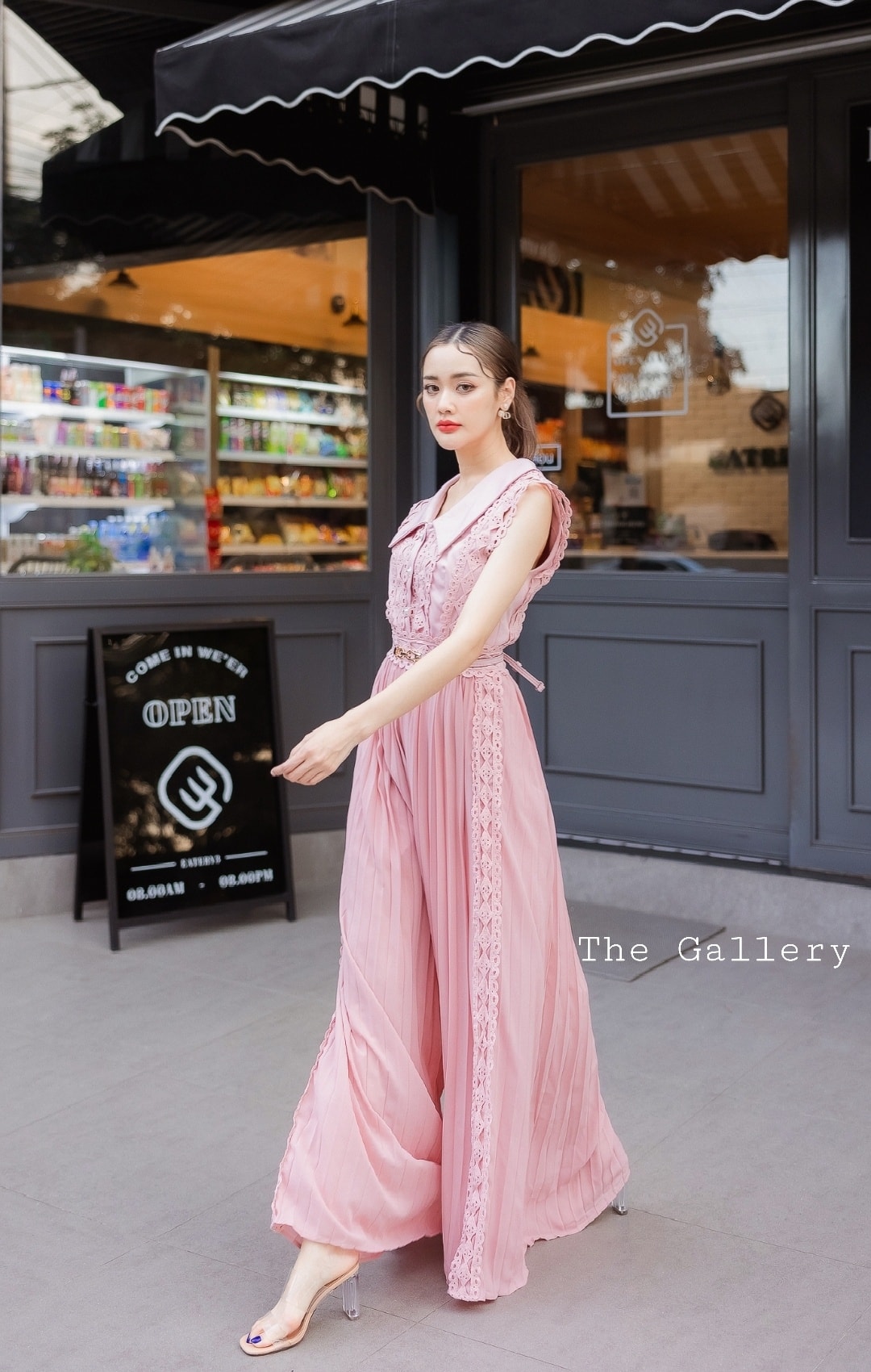 จั้มสูทขายาวตัดต่อลูกไม้หรูหรามากก มาพร้อมเข็ดชมขัดเข้าชุด สวยครบจบในชุดเดียว ราคาสุดคุ้มมากเวอรรรร์ จะทำงาน/ใส่ไปออกงาน