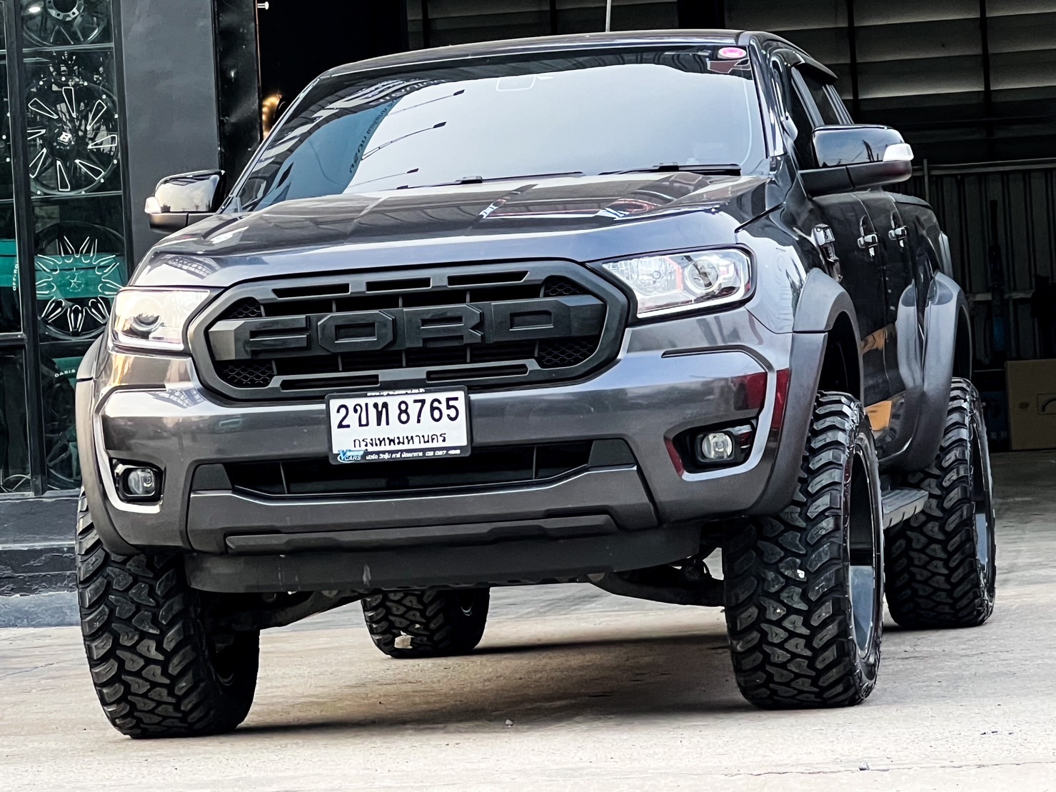 FORD RANGER ทรงเมกา แต่งครบ จบที่STEP9