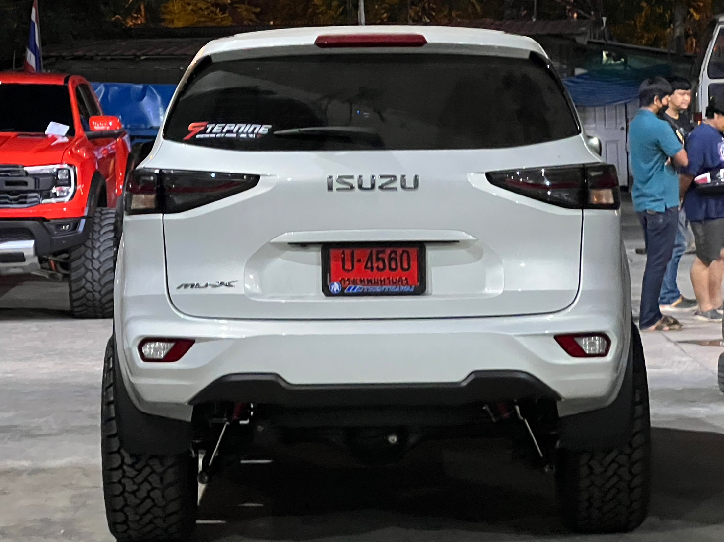 ISUZU MU-X แต่งทรงเมกาที่ STEP9