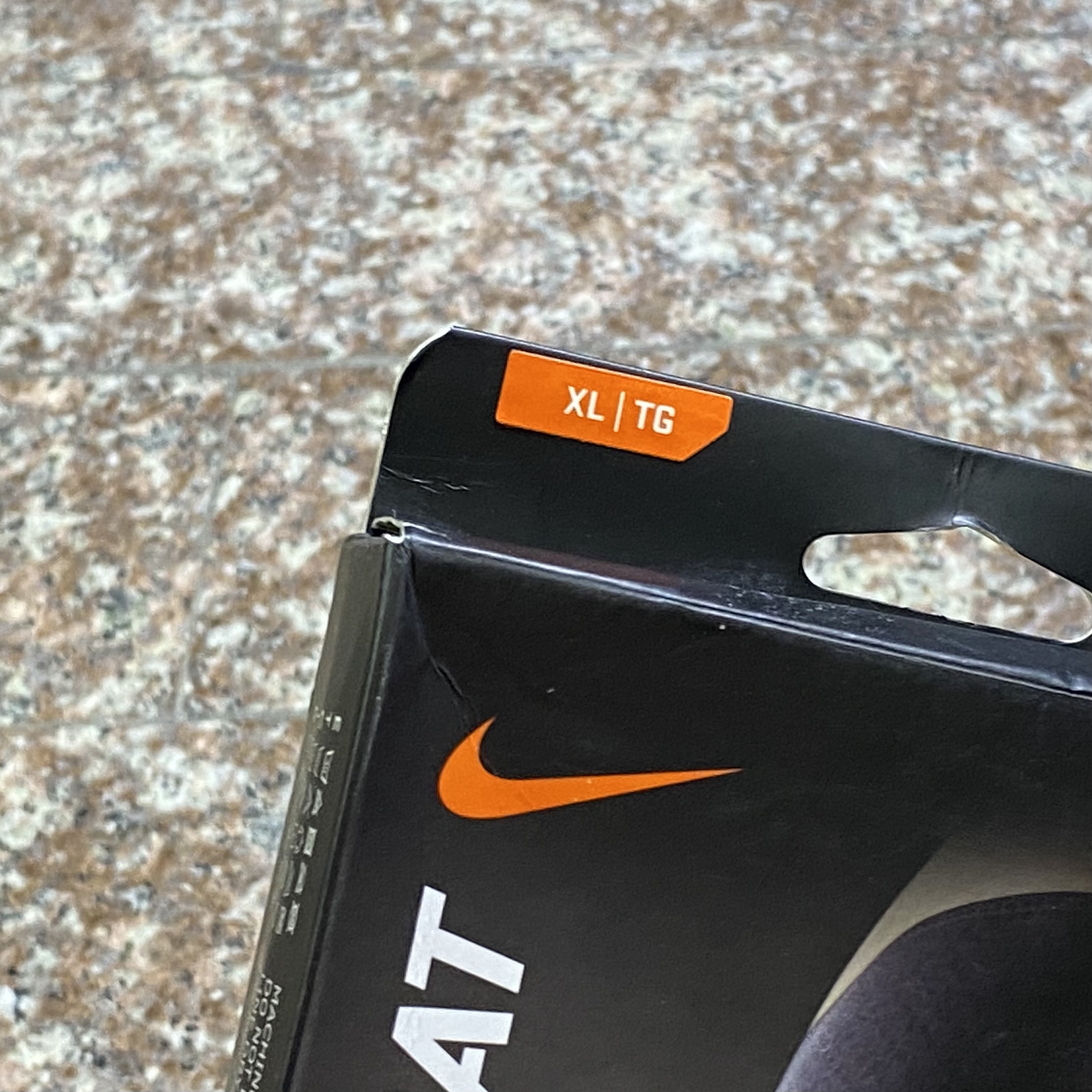 ซัพพอร์ตต้นขา Nike Pro Combat Thigh Supporter (S,M,L,XL)