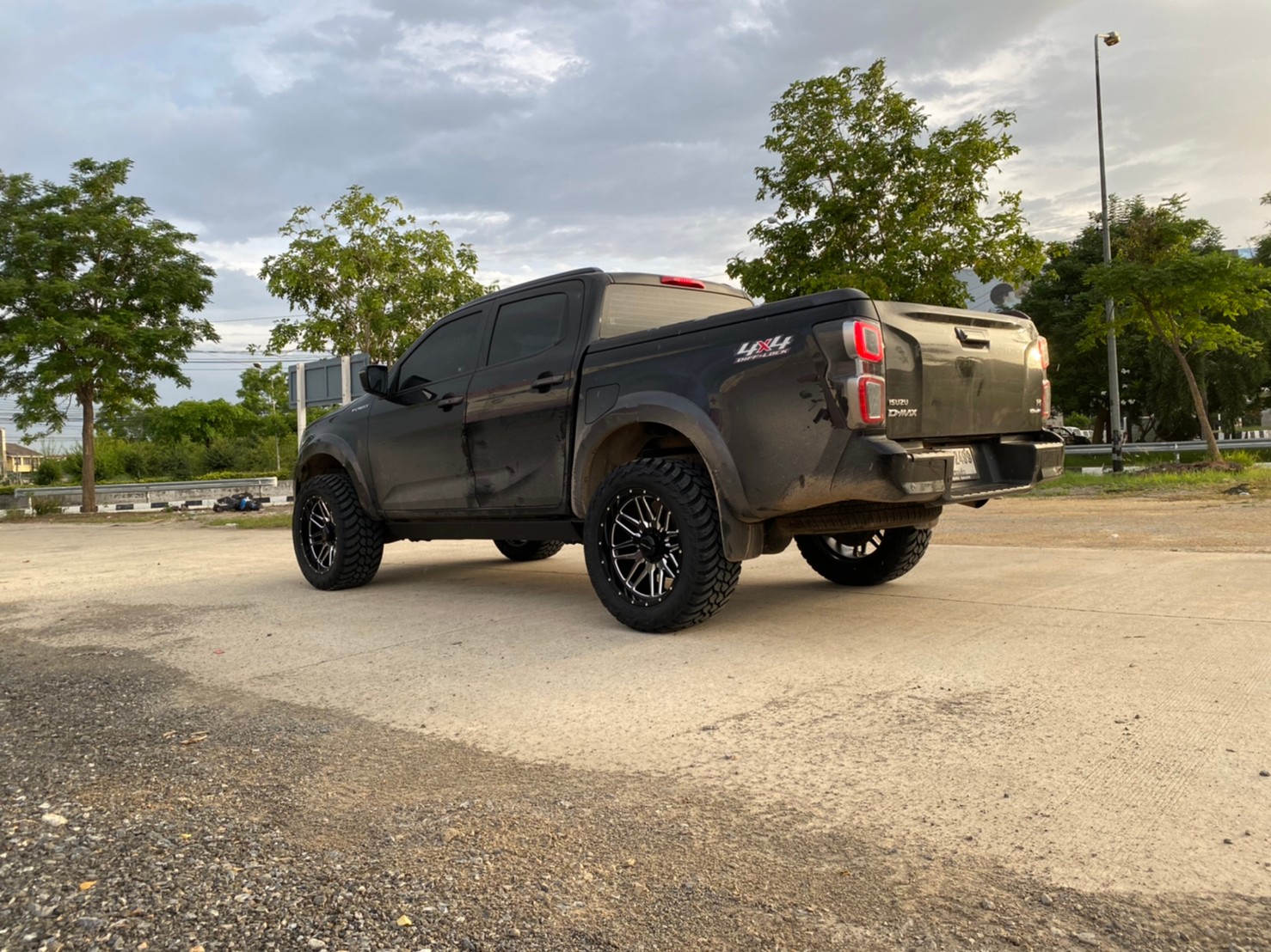 DMAX ขับมาจากสระแก้ว จัดทรงเมกาที่STEP9