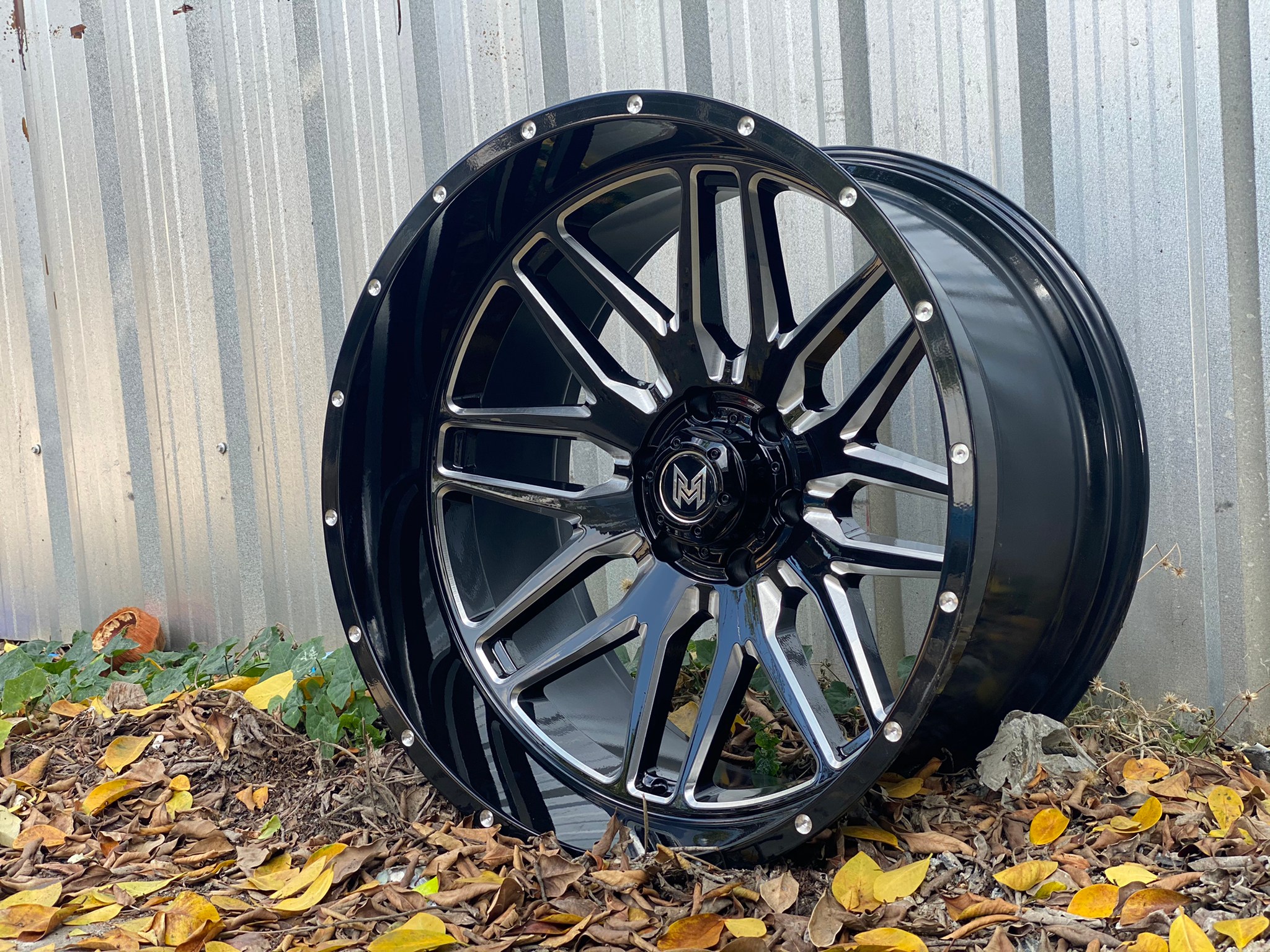 MAGNETIC 22x12 ET-44 CROSSWIND MT 33/12.5R22