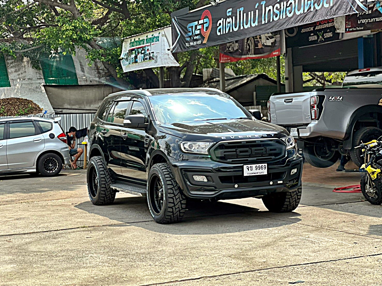 FORD EVEREST ขอบ20 แบบไม่ยก