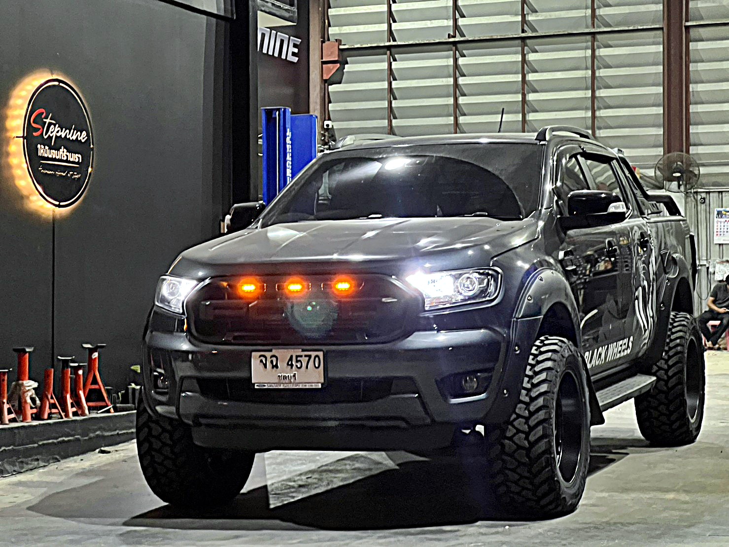 FORD RANGER แต่งทรงเมกาที่ STEP9