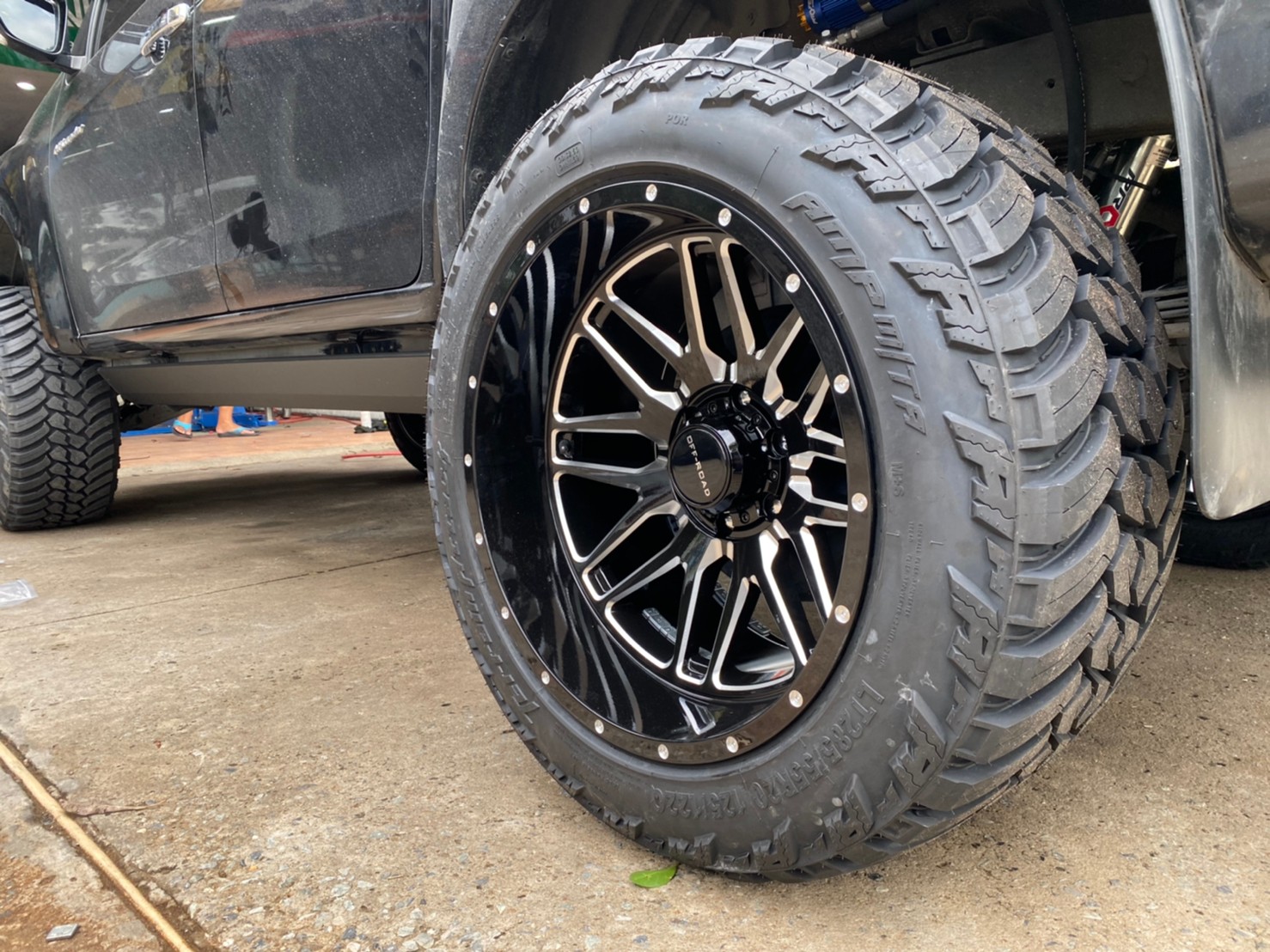 D-MAX จัดทรงเมกา ที่ STEP9 หล่อทุกลำ