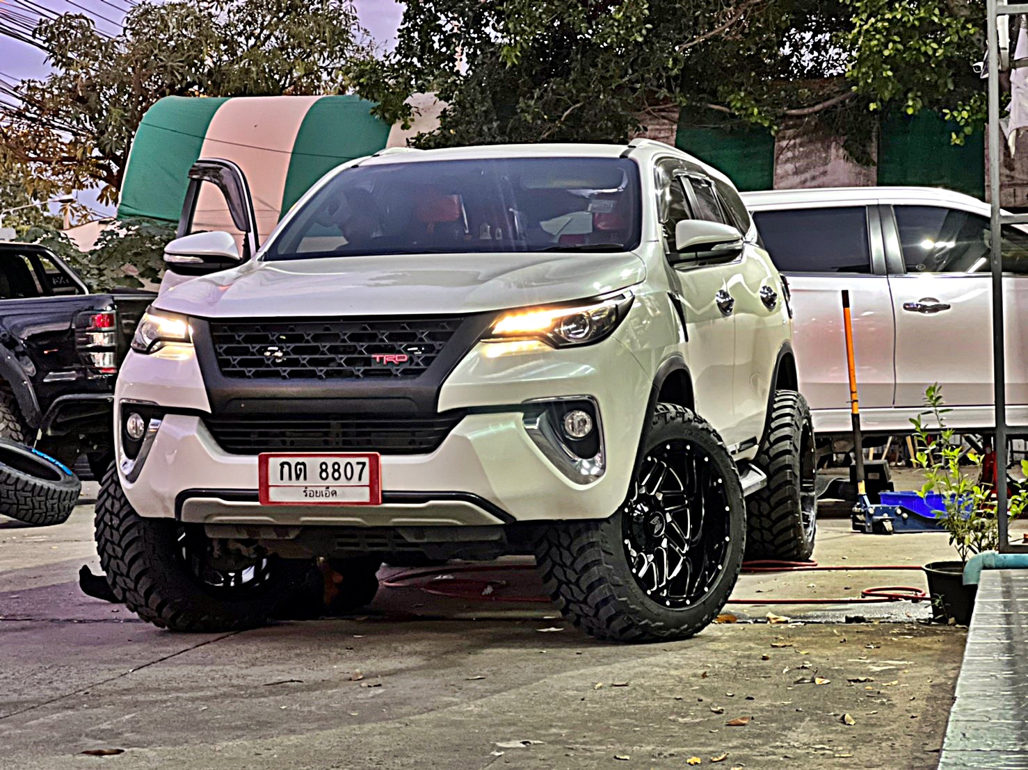 FORTUNER ทรงเมกา ล้อขอบ20 ที่ STEP9