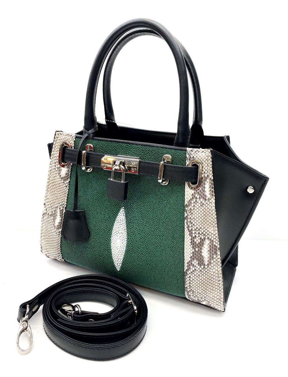 กระเป๋าถือหนังงูแท้ ผสม หนังปลากระเบนแท้ สีเขียว มีสายสะพาย