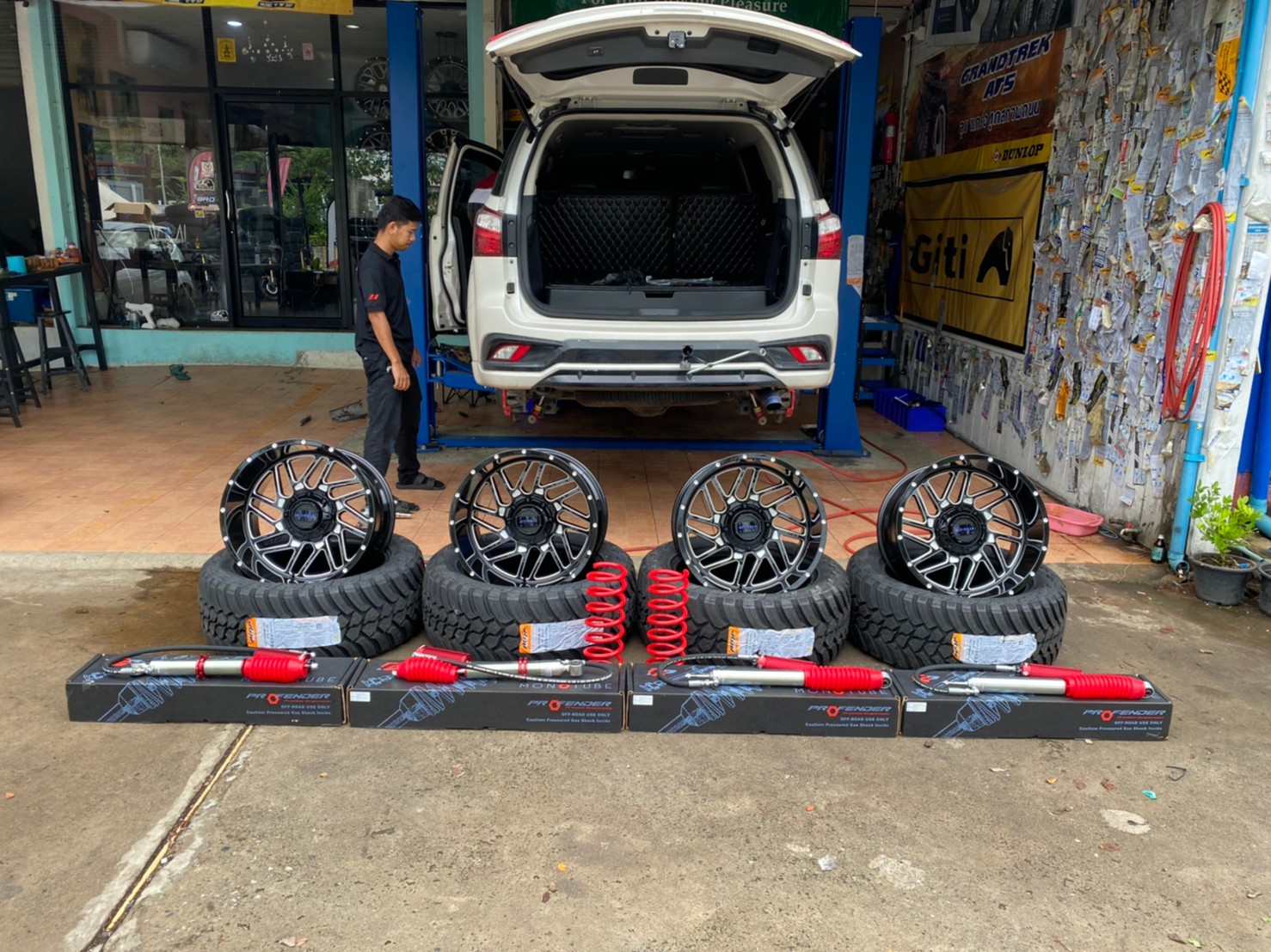 MU-X ทรงเมกา หล่อที่ STEP9