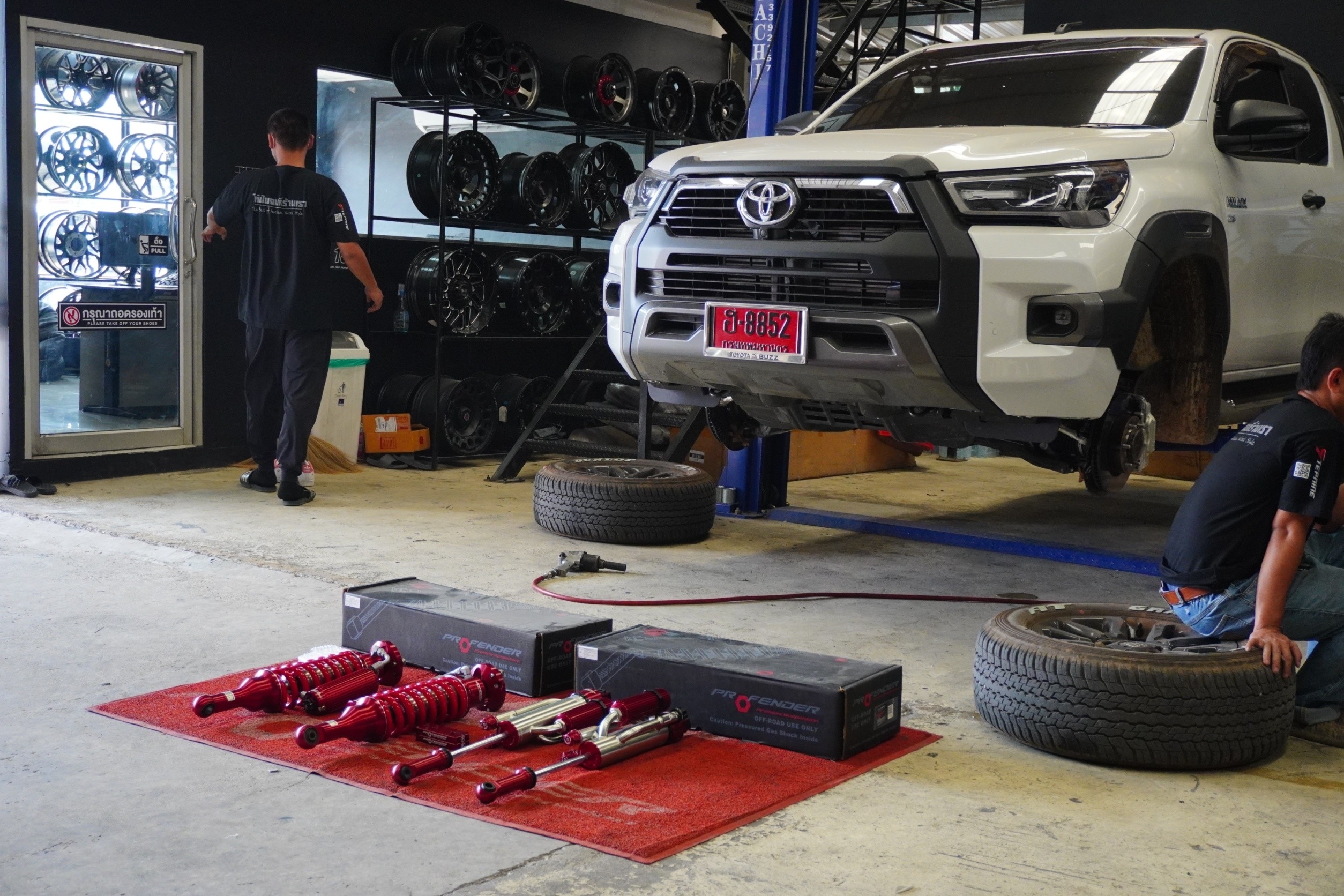โช้ค PROFENDER ตัวท็อป TOYOTA REVO ROCCO