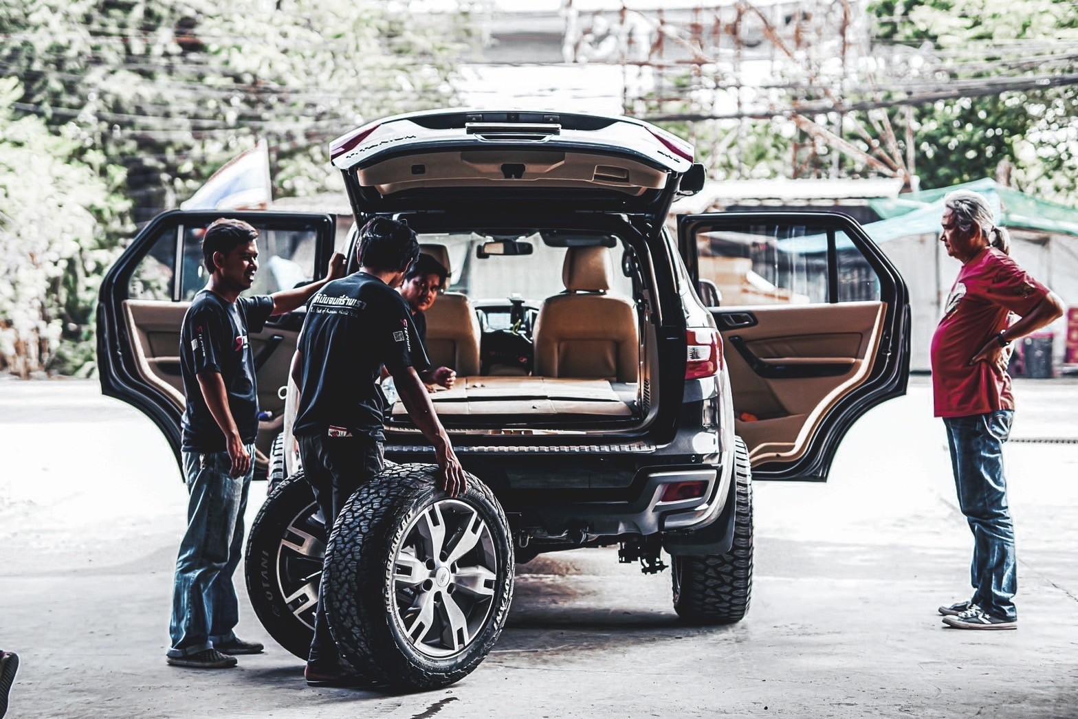 ชุดเเต่ง FORD EVEREST เดิมไม่ยก ราคาถูกที่ STEP9