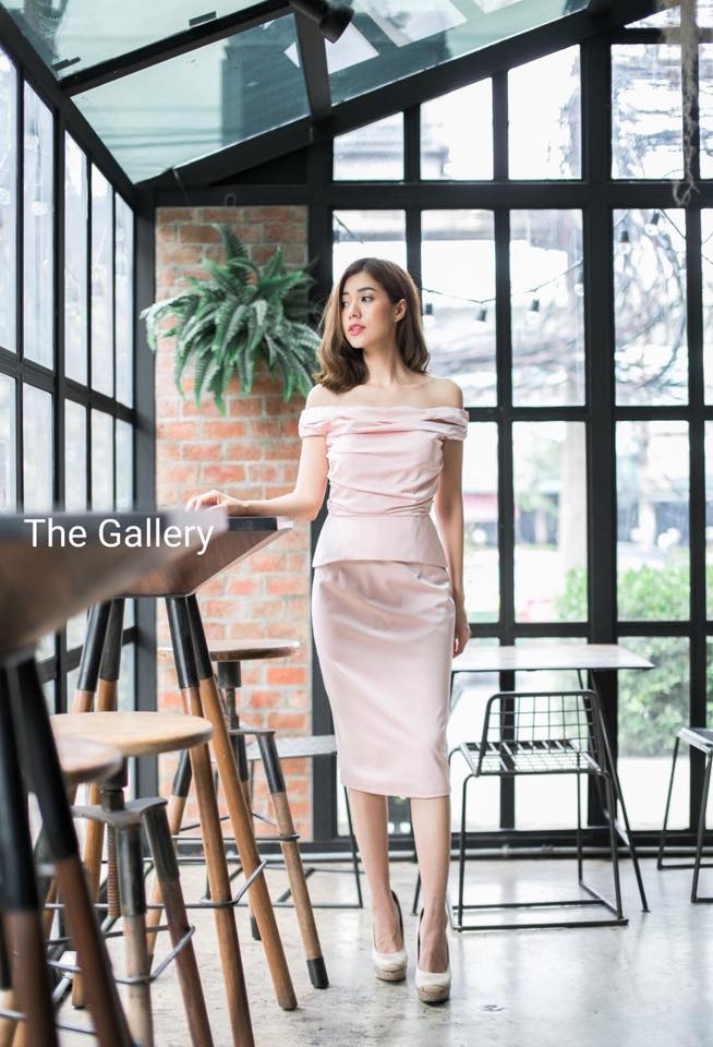 เซ็ตเสื้อและกระโปรงเข้าชุด