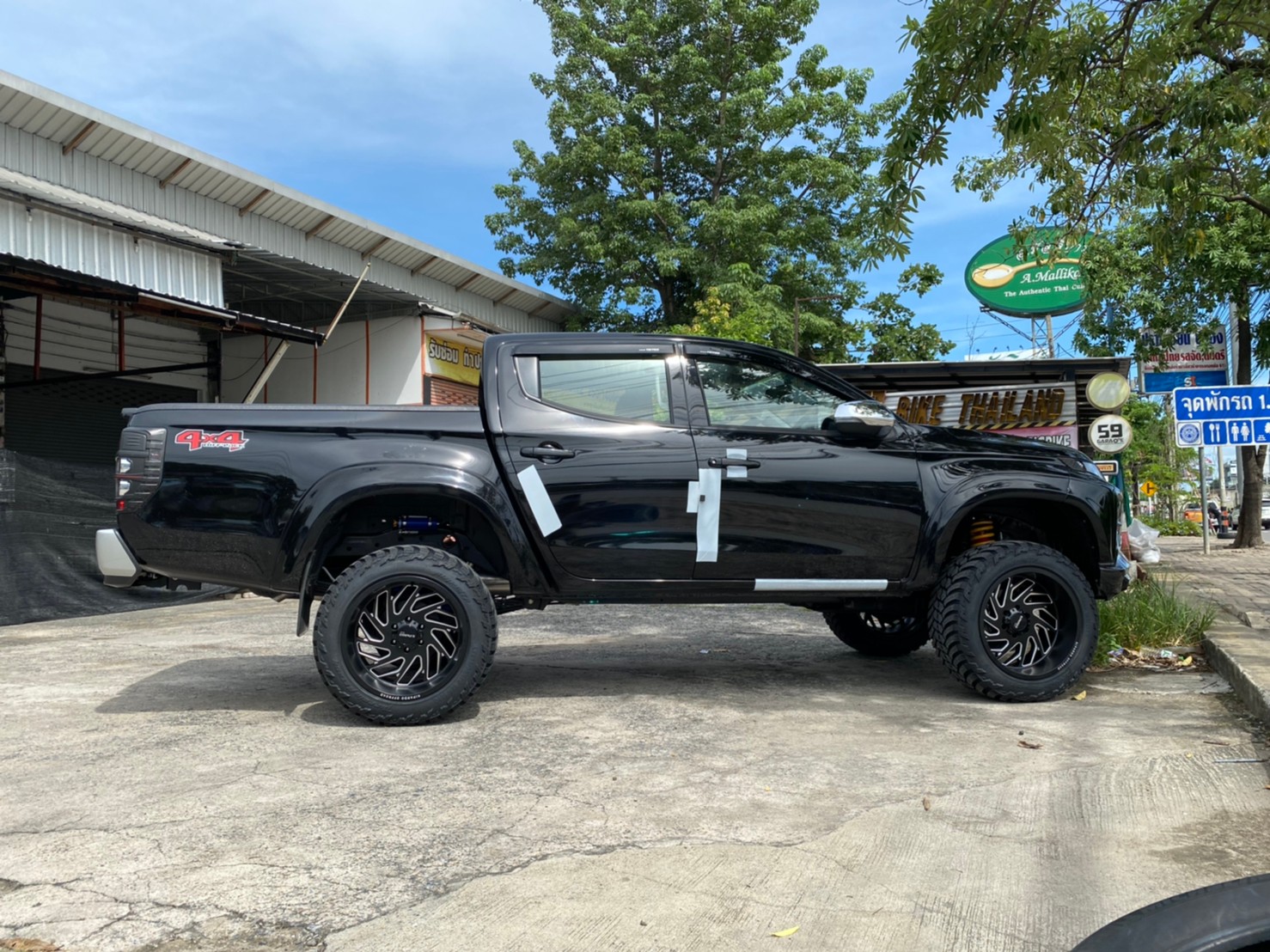 TRITON ป้ายแดงจัดทรงเมกาที่ STEP9