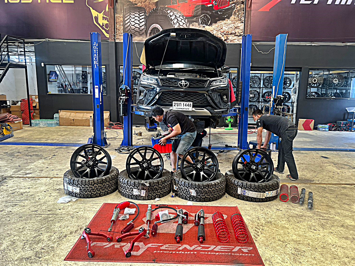 TOYOTA FORTUNER LEGENDER แต่งทรงเมกาที่ STEP9