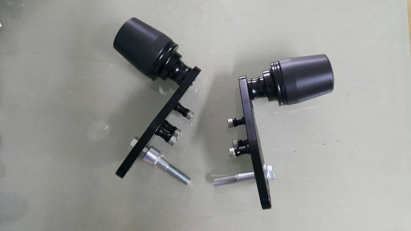 กันล้มข้าง GSX-R1000 K9-L6 แบร์นMothracing กันล้มผลิตจากอลูมิเนียมนำเข้า เกรด6061T651 และPOM ติดตั้งง่าย(65) สีดำ