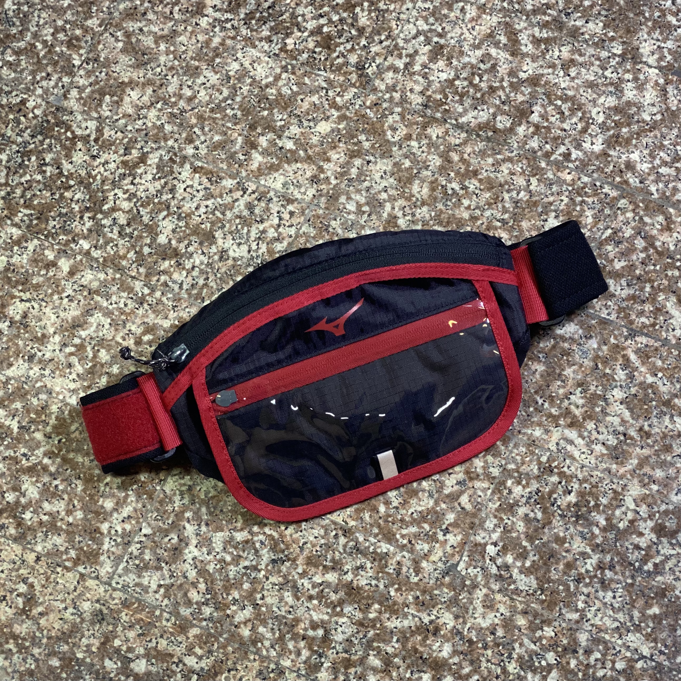 กระเป๋าวิ่ง Mizuno Running Waist Pouch M ‘BLACK/RED’