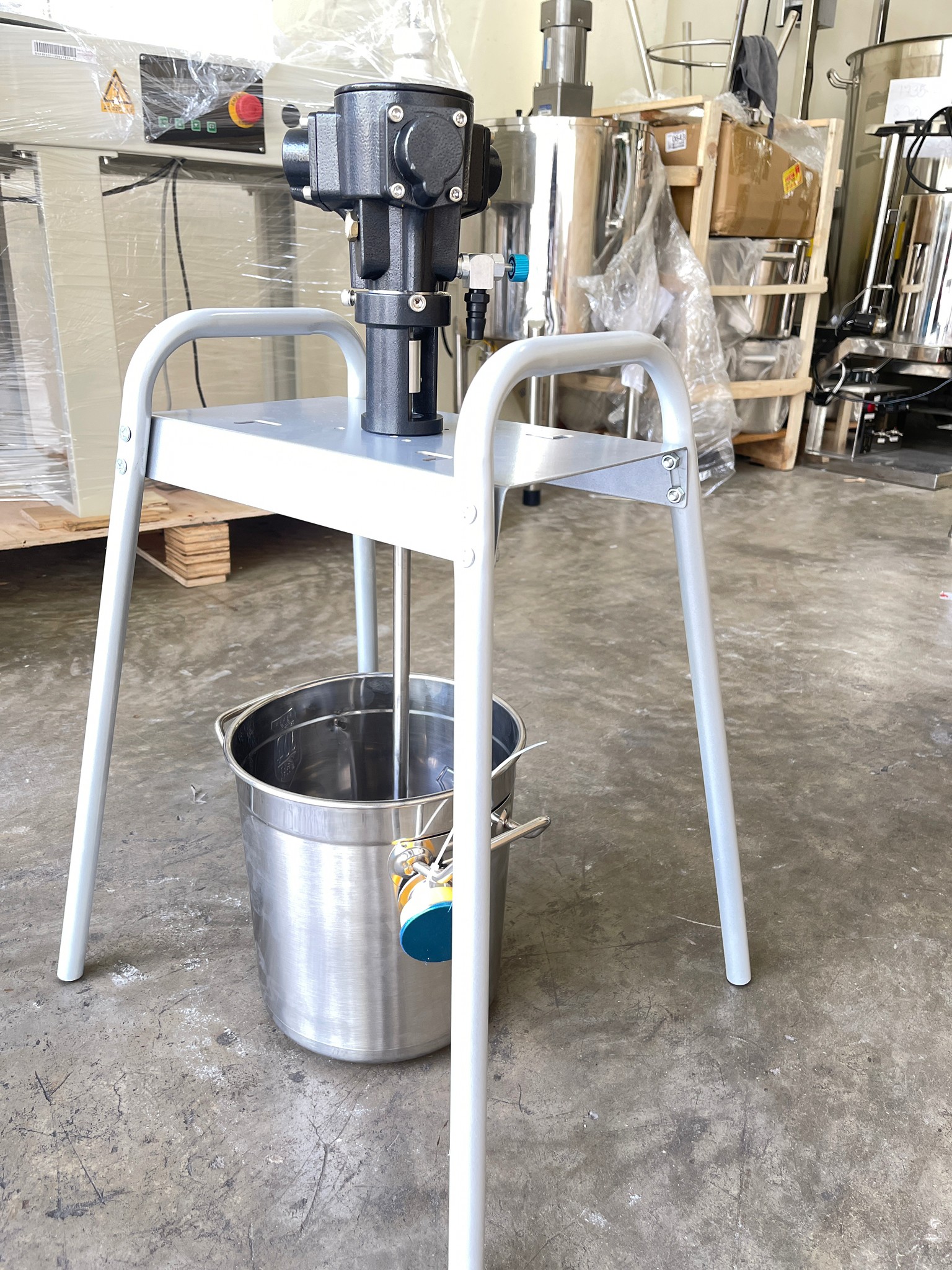 เครื่องปั่นผสม ต่อปั้มลม Pneumatic mixer seahui