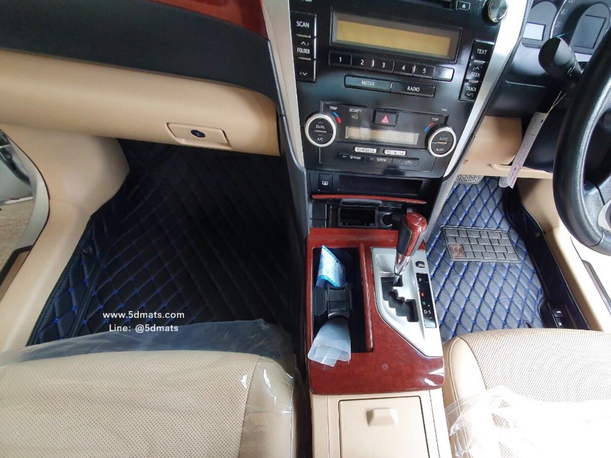 พรมปูพื้นรถยนต์TOYOTA CAMRY ปี2012-18 พรม6D QJ VIP สีดำด้ายน้ำเงิน หนาพิเศษ 3ชิ้น
