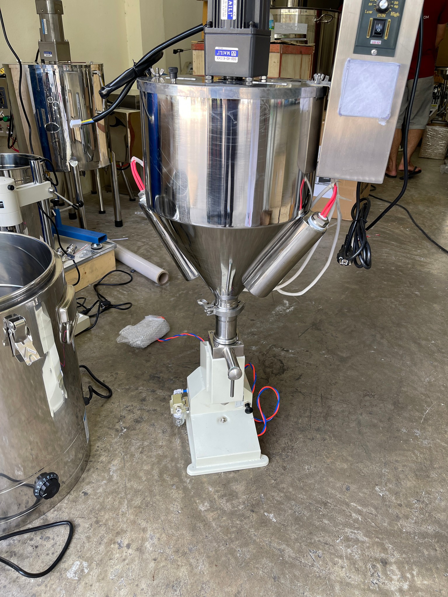 เครื่องบรรจุครีม พร้อมปั่น+ทำความร้อน รุ่น JR-A02 (ต้องใช้คู่กับเครื่องปั้มลม)