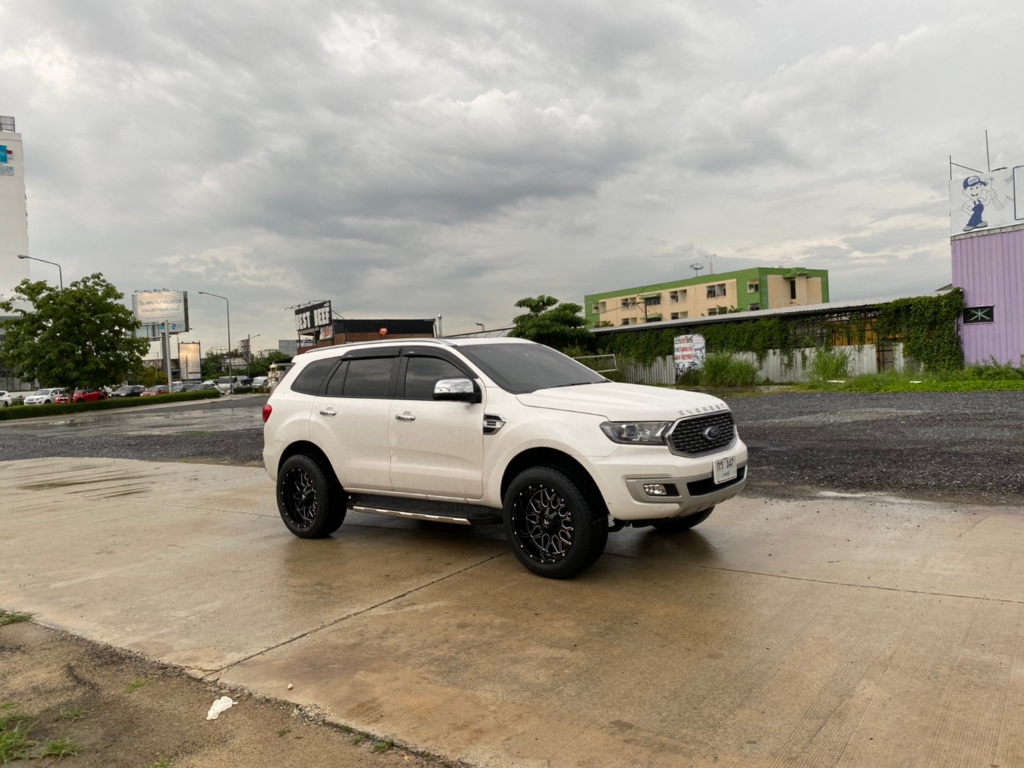 FORD EVEREST แบบไม่ยก
