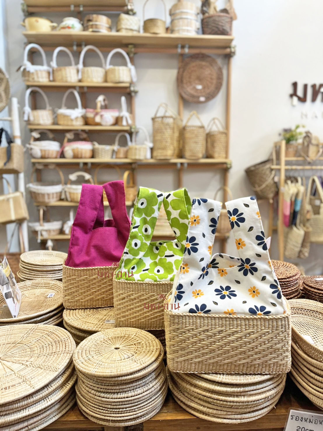 กระเป๋าสานหูผ้า มินิมอล กระเป๋าแฮนด์เมด กระเป๋าปิคนิค คละสีทักแชท❣