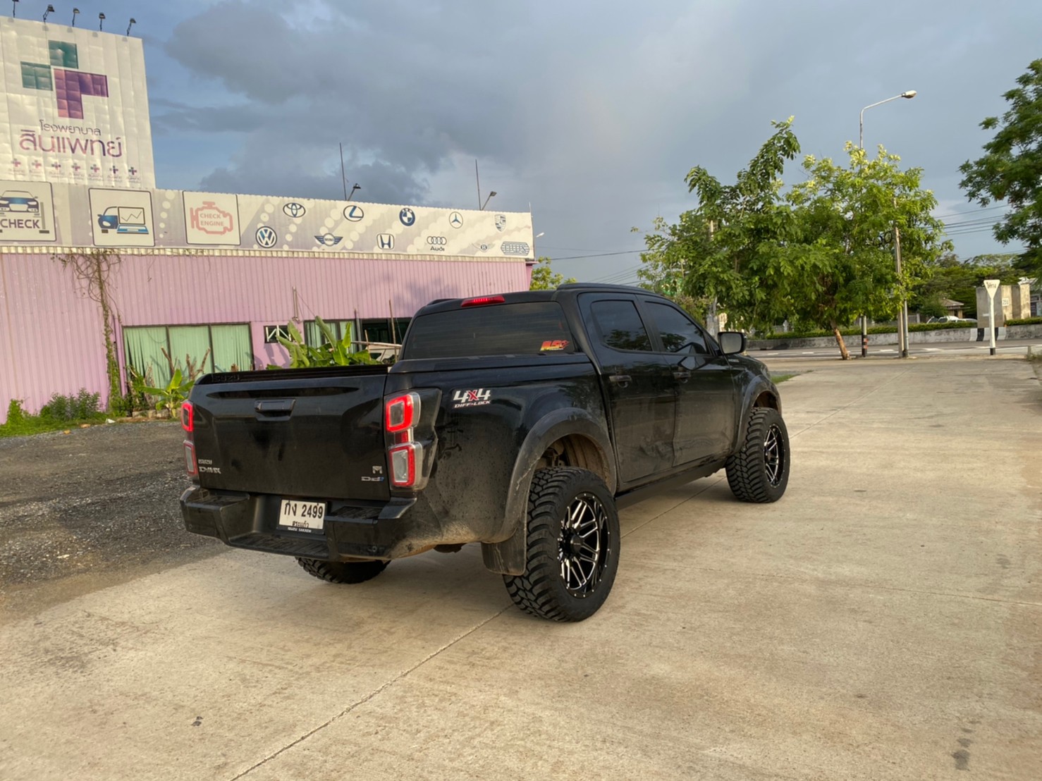 DMAX ขับมาจากสระแก้ว จัดทรงเมกาที่STEP9