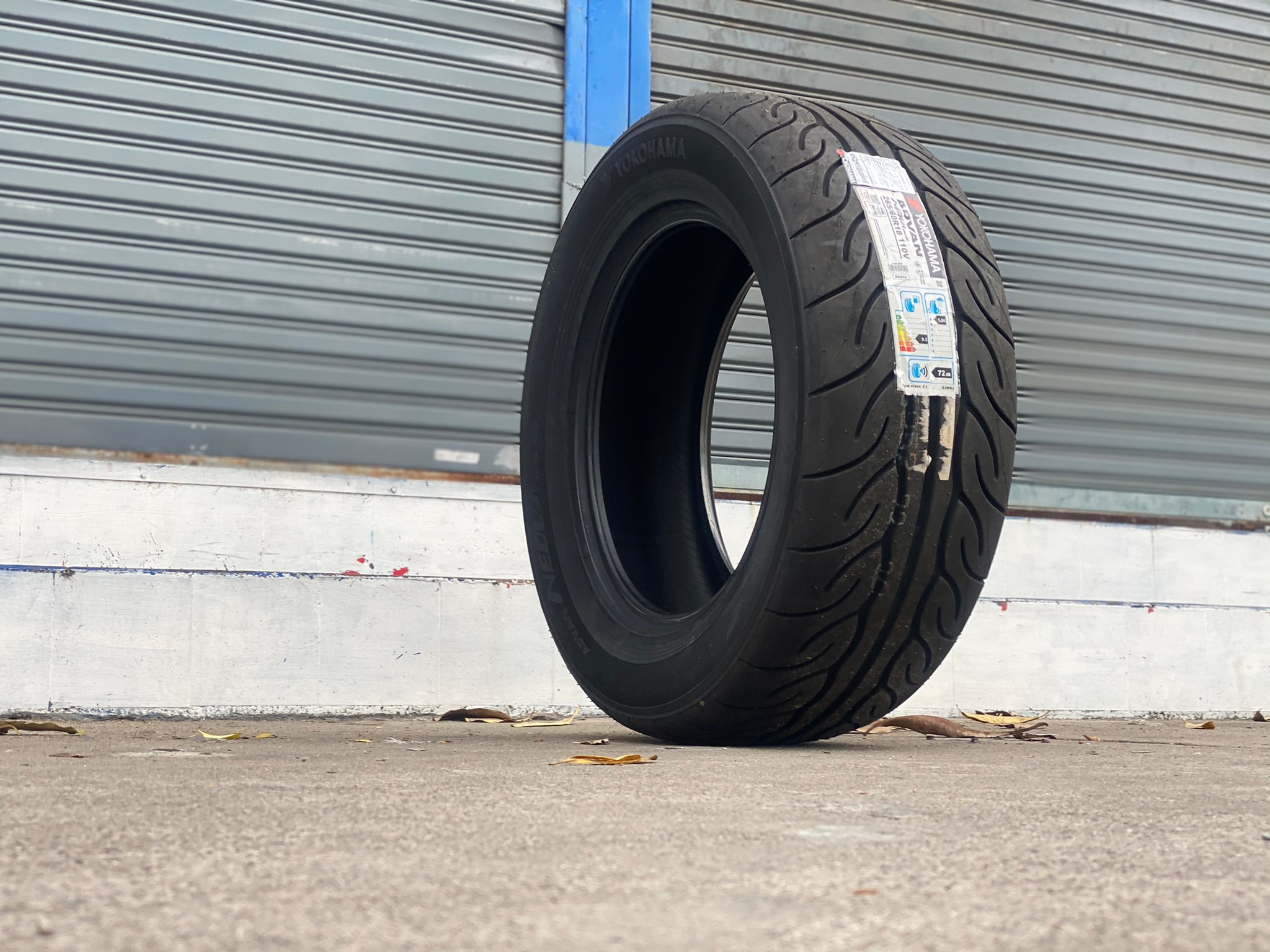 Yokohama 265/60-18 ad08rs