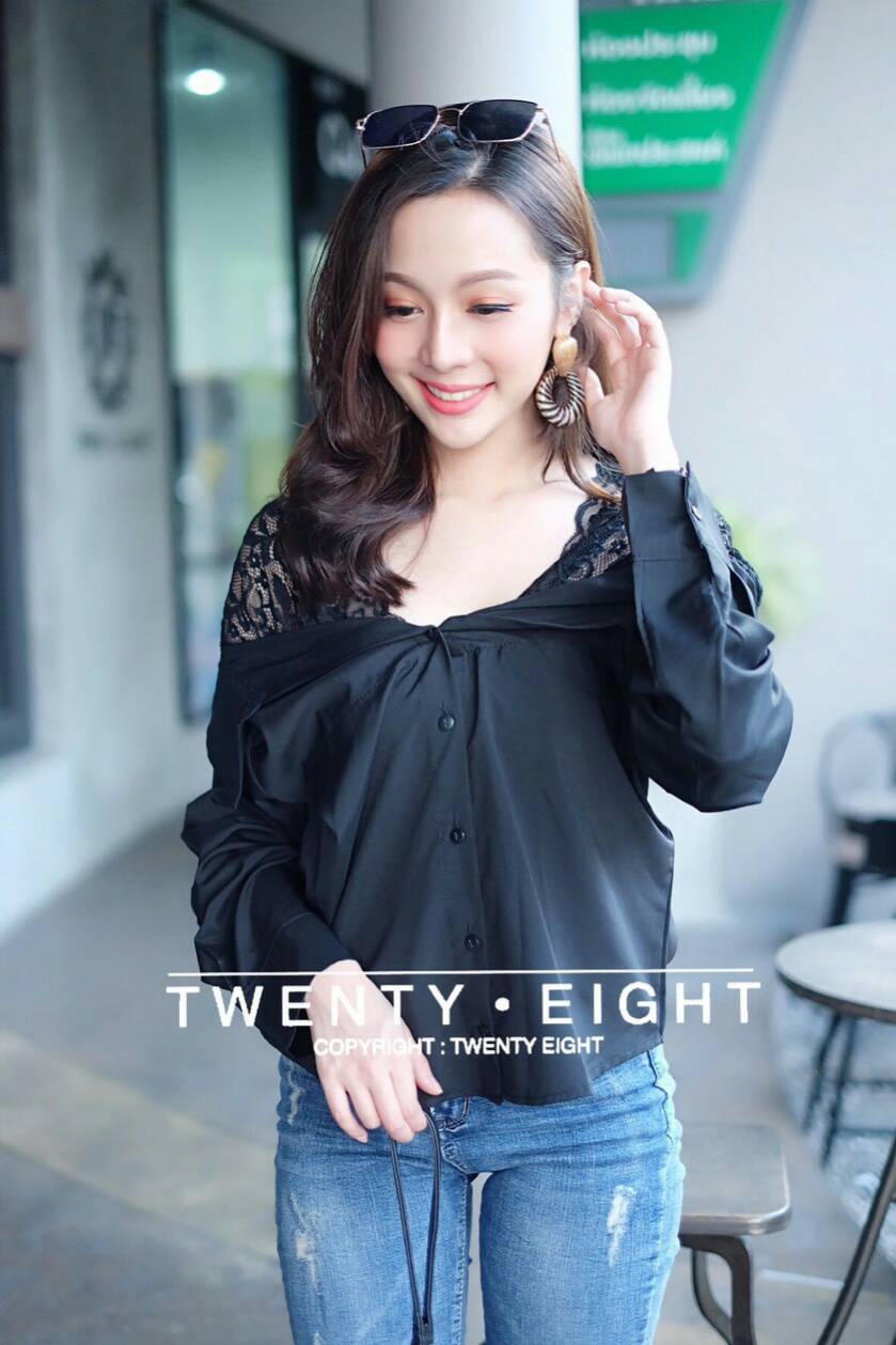 เสื้อแขนยาวแต่งลูกไม้