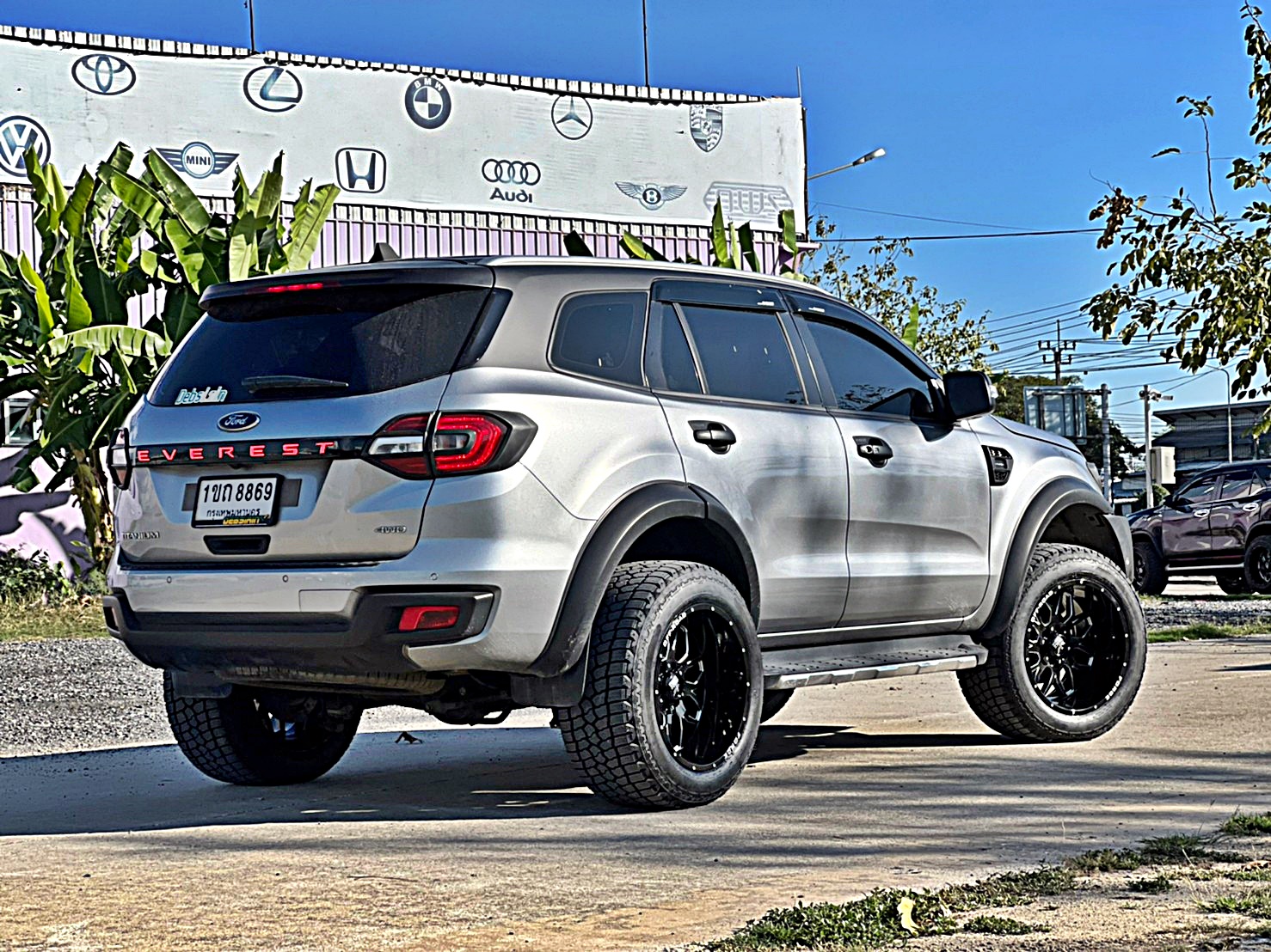 FORD EVEREST ทรงเมกา ล้อ FORCE ที่ STEP9