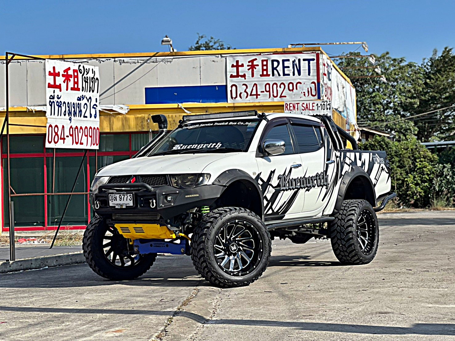 TRITON ทรงเมกา ที่ STEP9