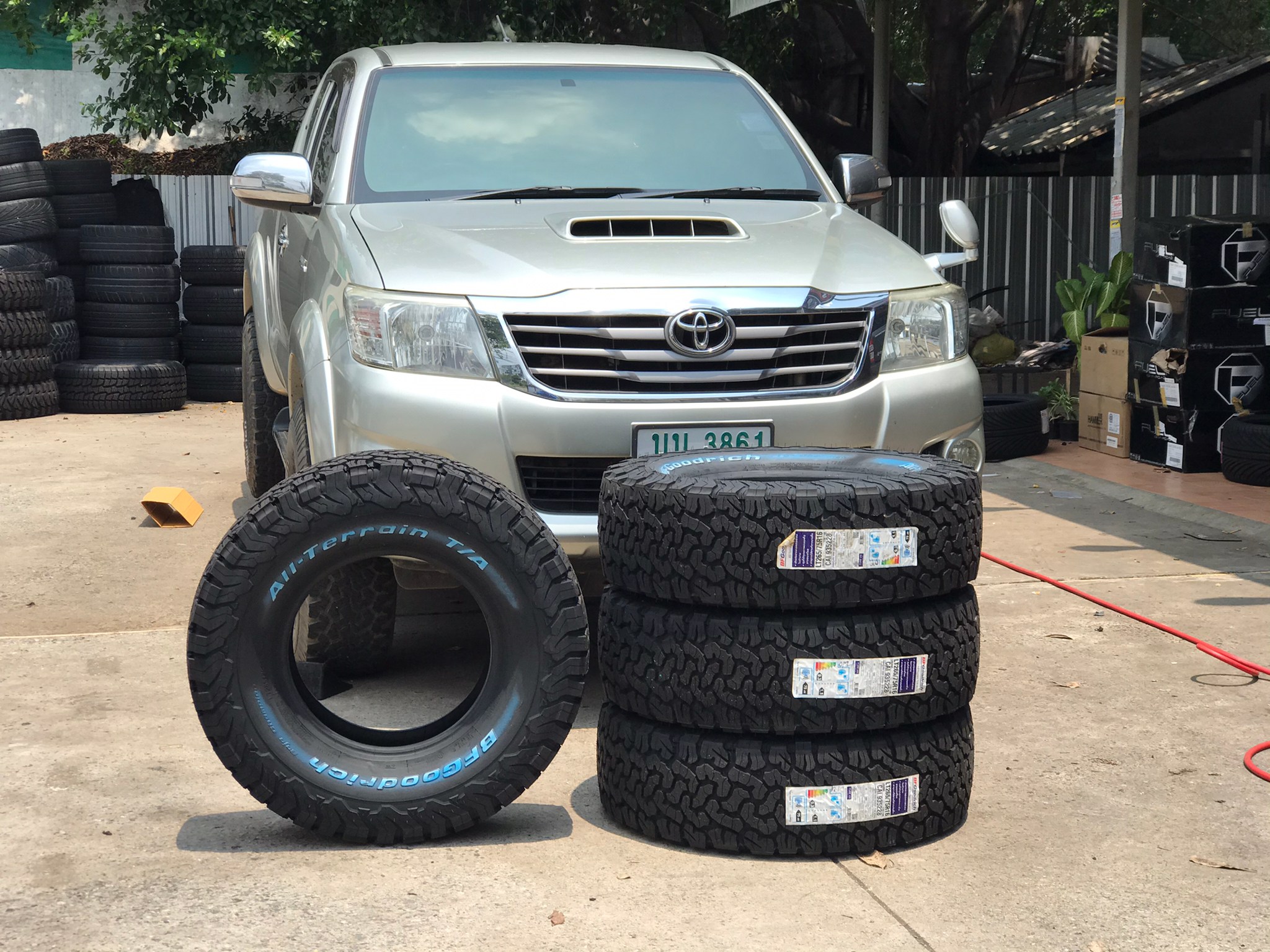 BF GOODRICH KO2 265/75-16 ราคาถูก