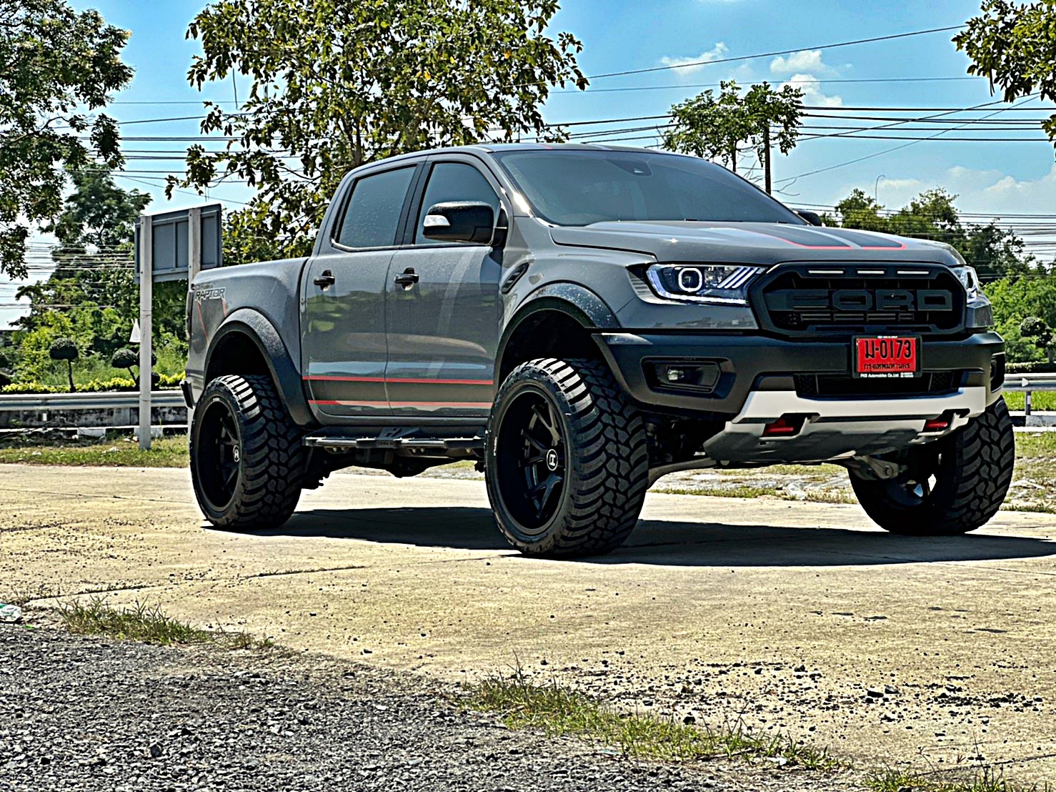 FORD RAPTOR ทรงเมกา่ ล้อ HOSTILE H113