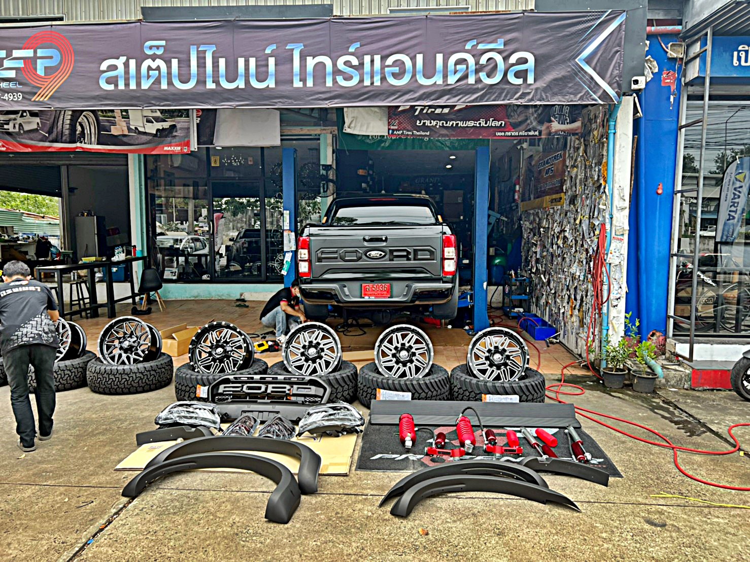 FORD WILDTRAK ชุดแต่งรอบคัน ทรงเมกาที่ STEP9