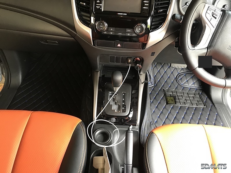 พรมปูพื้นรถยนต์6D TRITON CAB 2015-2018 รุ่น VIP สีดำด้ายน้ำเงิน เต็มคัน