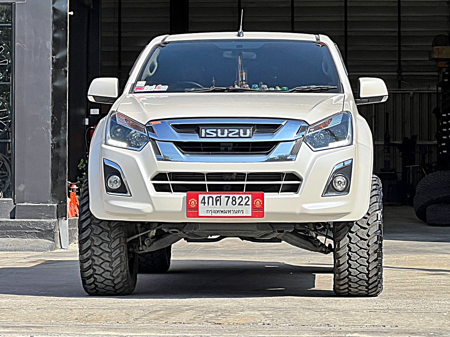 D-MAX แต่งทรงเมกาที่ STEP9