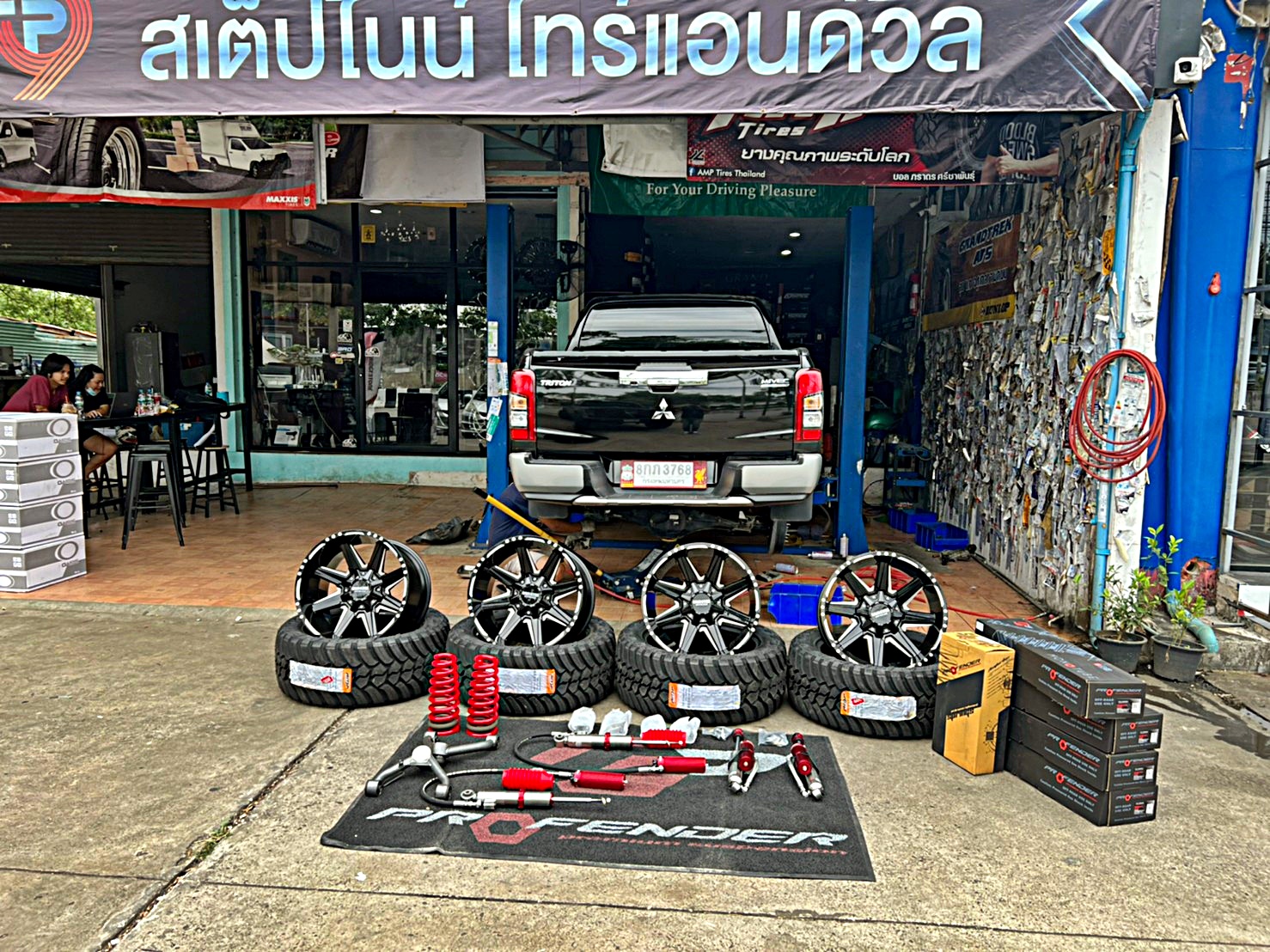 TRITON ทรงเมกา ที่ STEP9