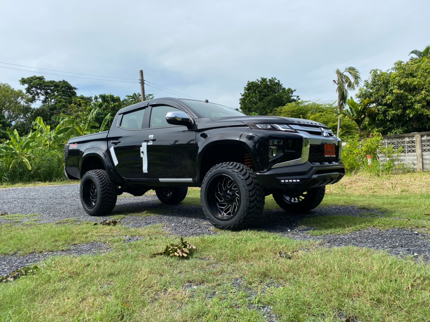 TRITON ป้ายแดงจัดทรงเมกาที่ STEP9